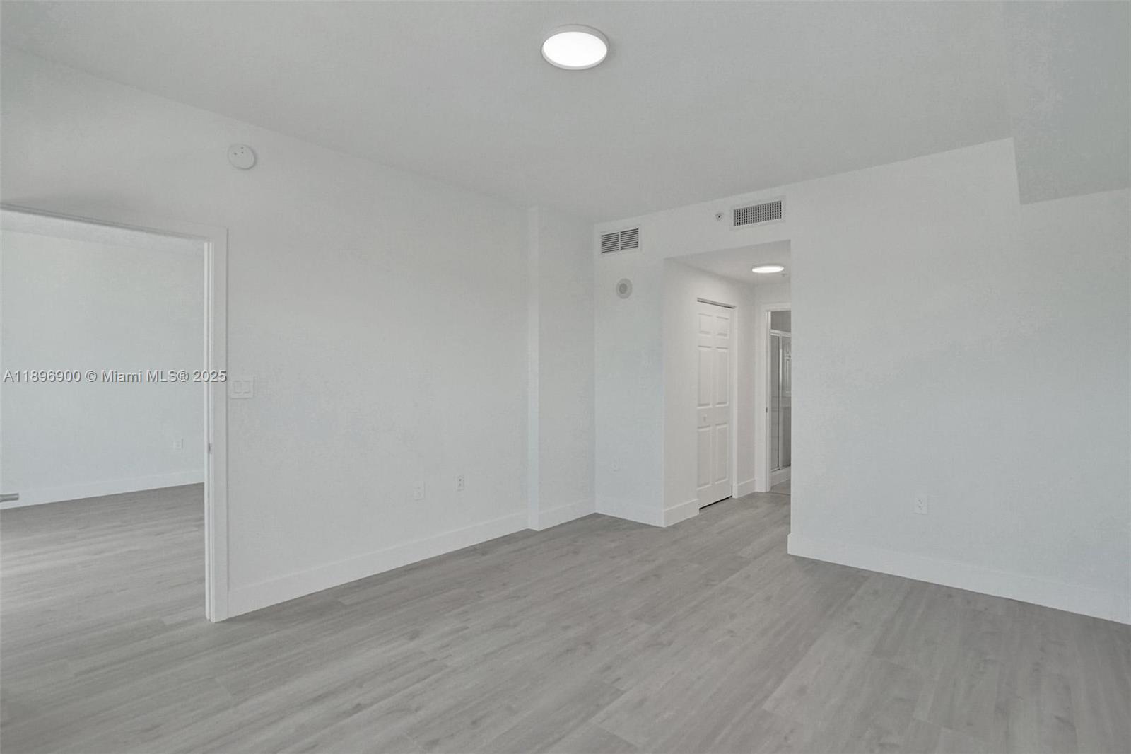 See details 803 2 / 2 1220 sq. ft. $ 2025-10-15 0 Photo
