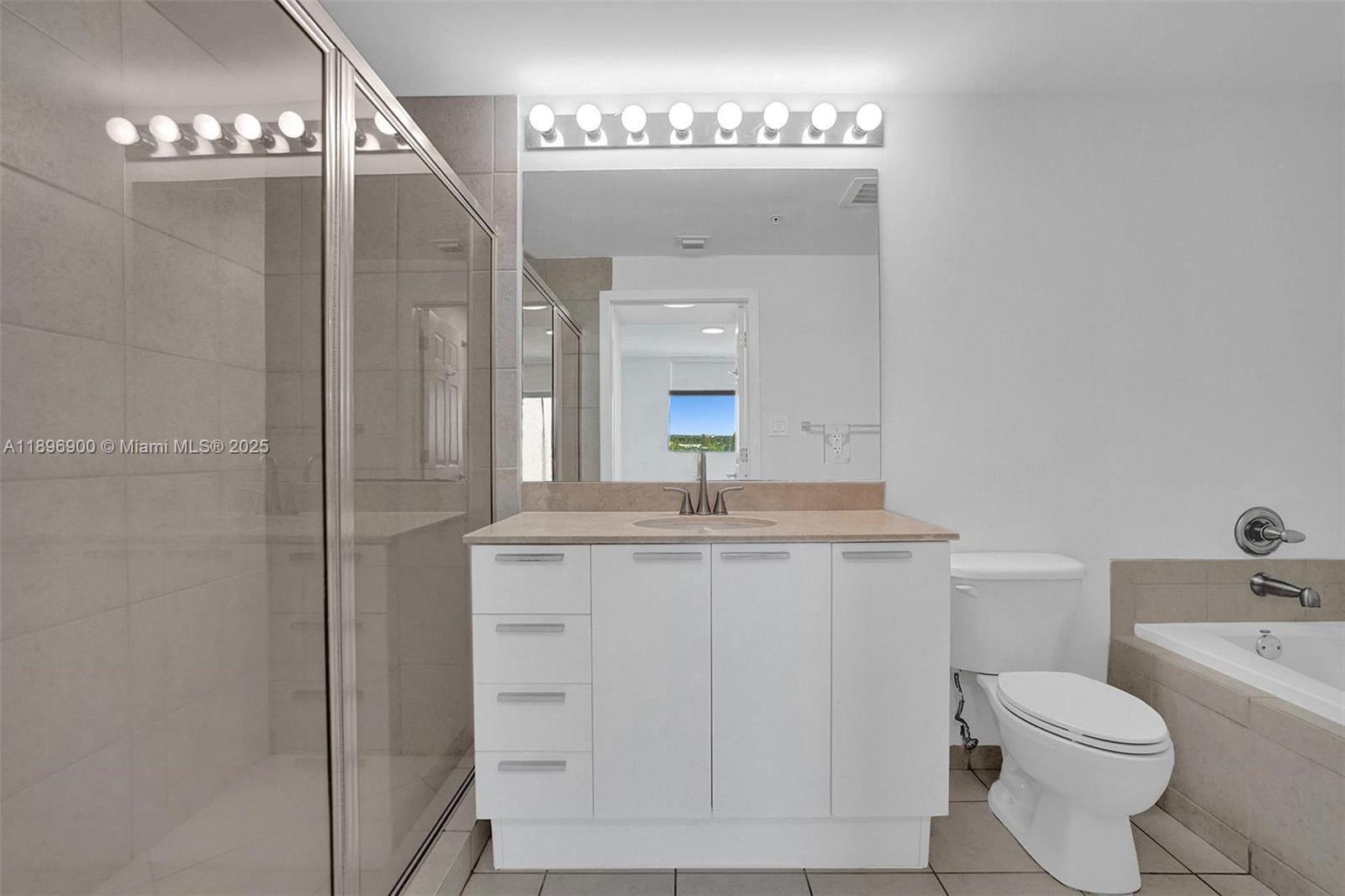 See details 803 2 / 2 1220 sq. ft. $ 2025-10-15 0 Photo