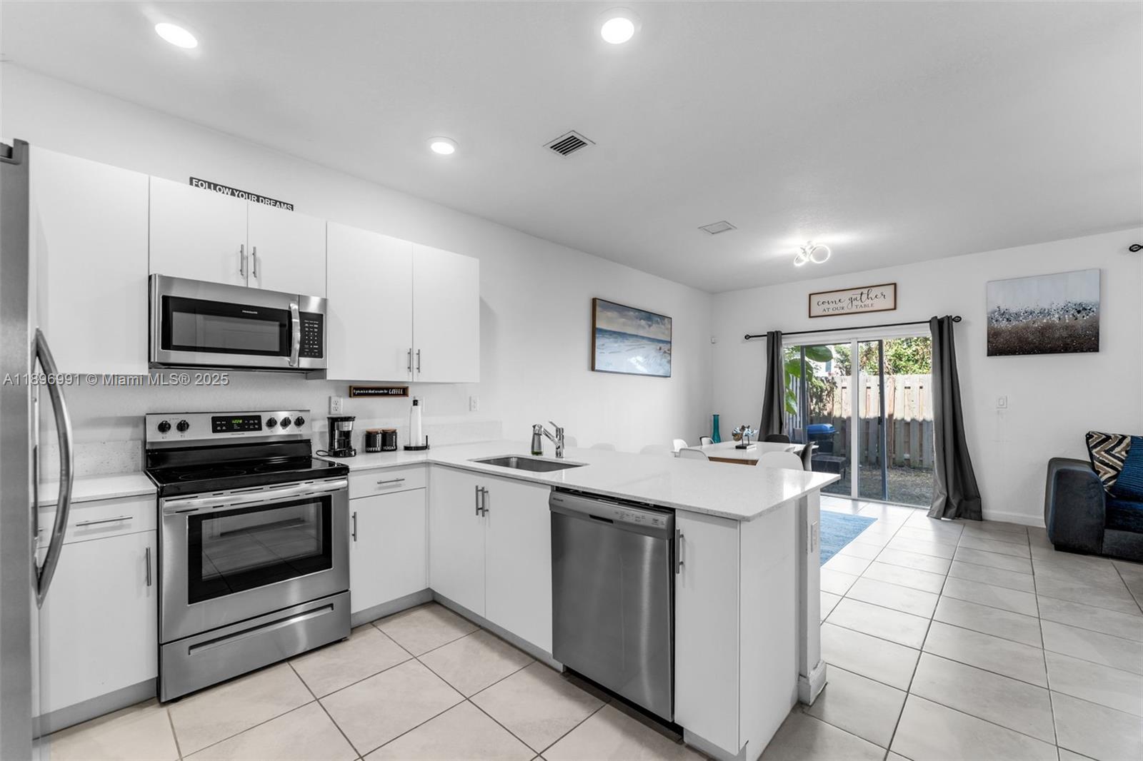 See details 2659 3 / 3 1695 sq. ft. $ 2025-11-07 0 Photo