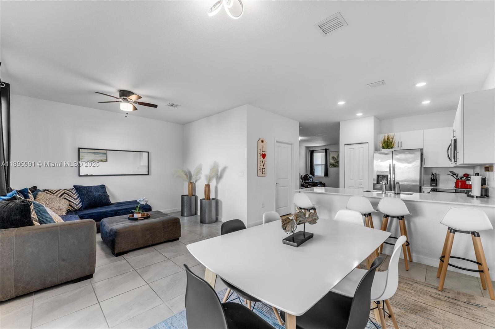 See details 2659 3 / 3 1695 sq. ft. $ 2025-11-07 0 Photo