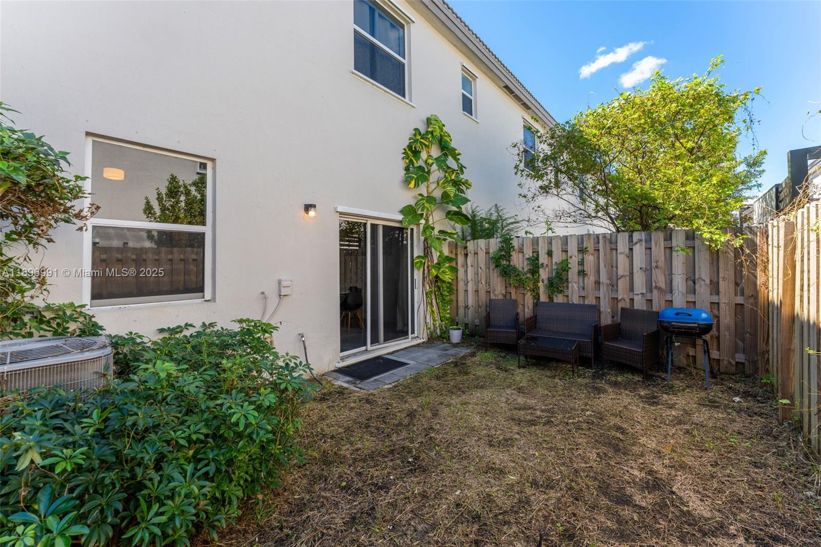 See details 2659 3 / 3 1695 sq. ft. $ 2025-11-07 0 Photo