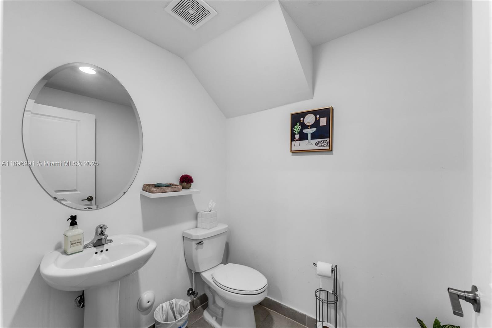 See details 2659 3 / 3 1695 sq. ft. $ 2025-11-07 0 Photo