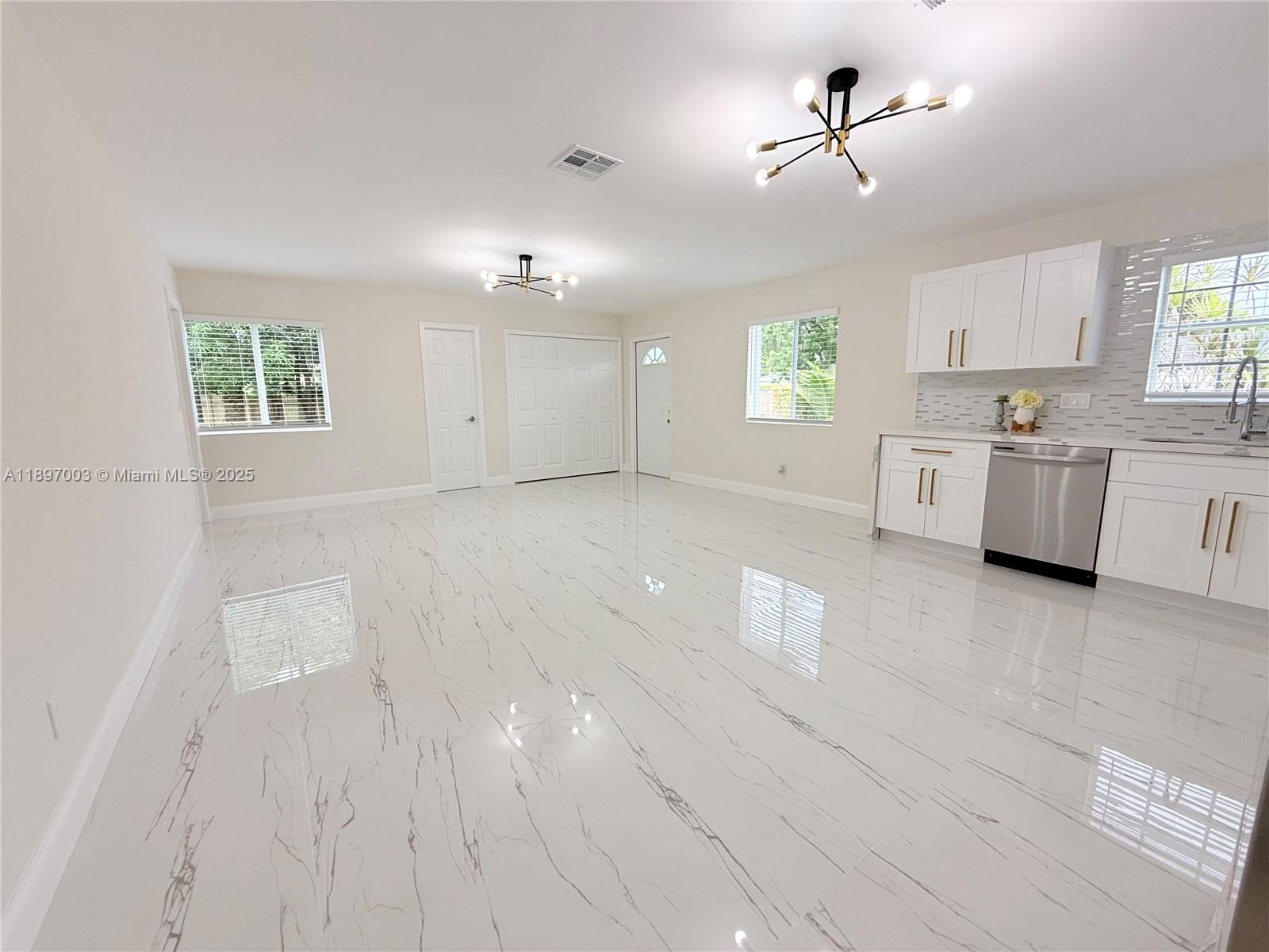 See details / 2022 sq. ft. $ 2025-10-15 0 Photo
