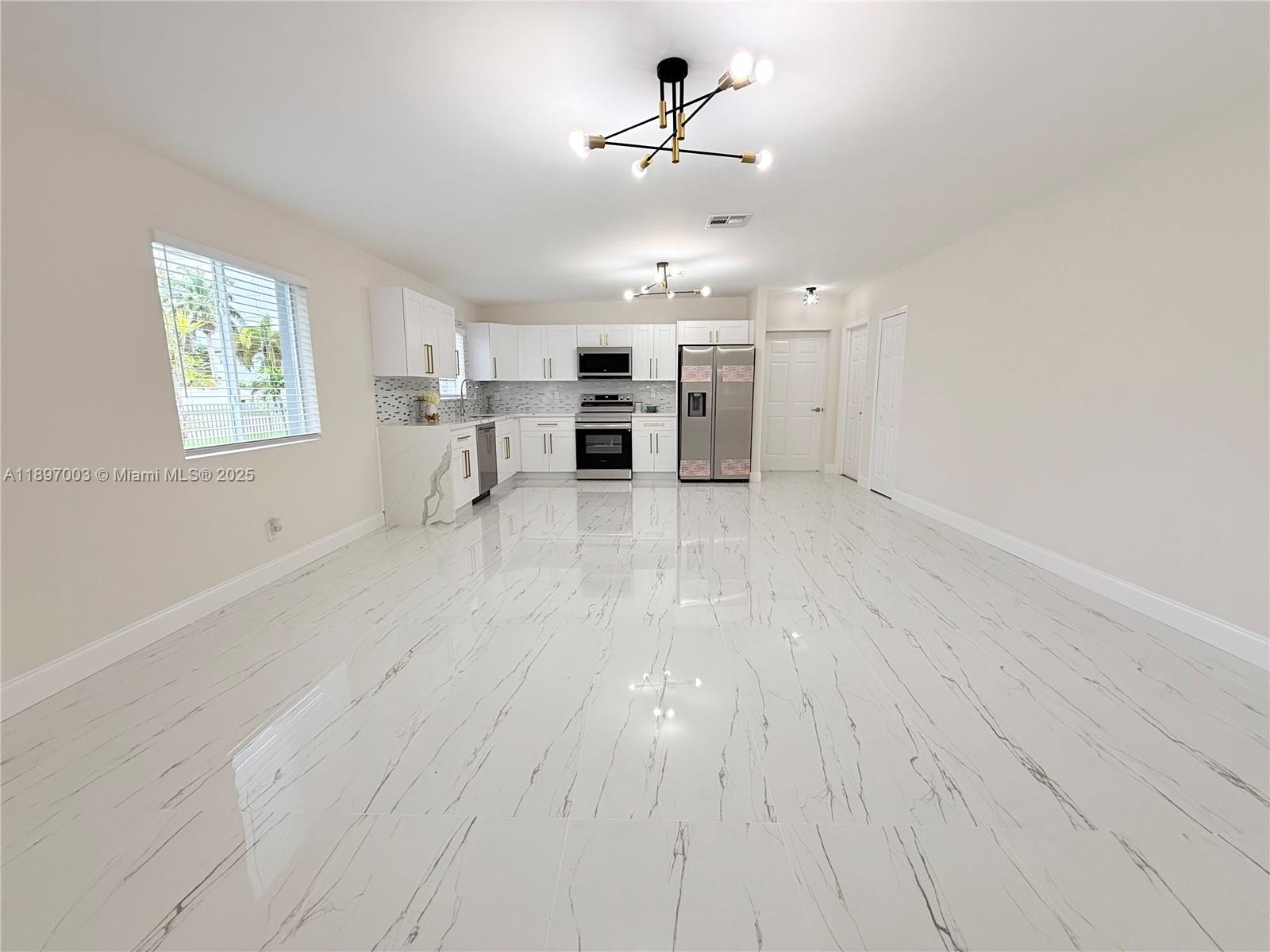 See details / 2022 sq. ft. $ 2025-10-15 0 Photo