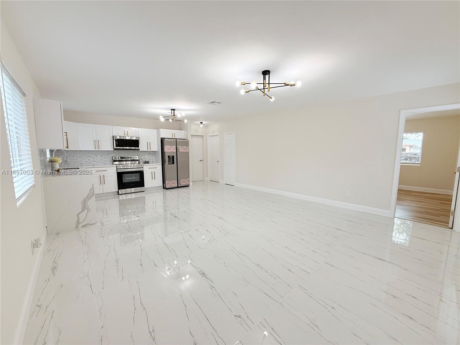See details / 2022 sq. ft. $ 2025-10-15 0 Photo