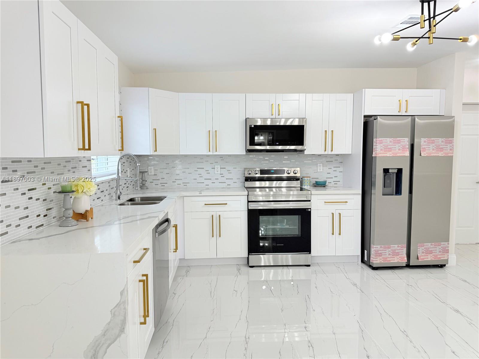 See details / 2022 sq. ft. $ 2025-10-15 0 Photo