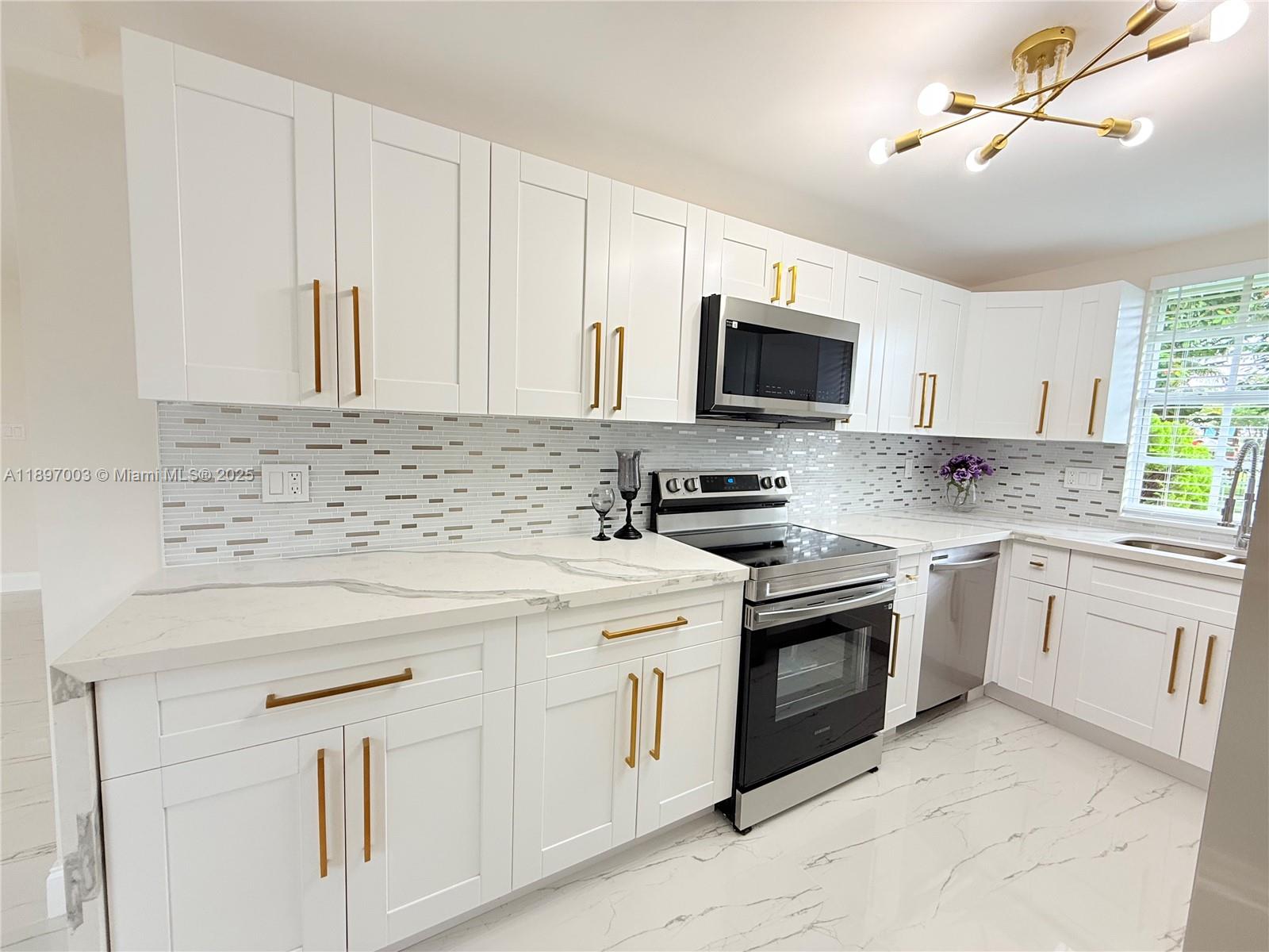 See details / 2022 sq. ft. $ 2025-10-15 0 Photo
