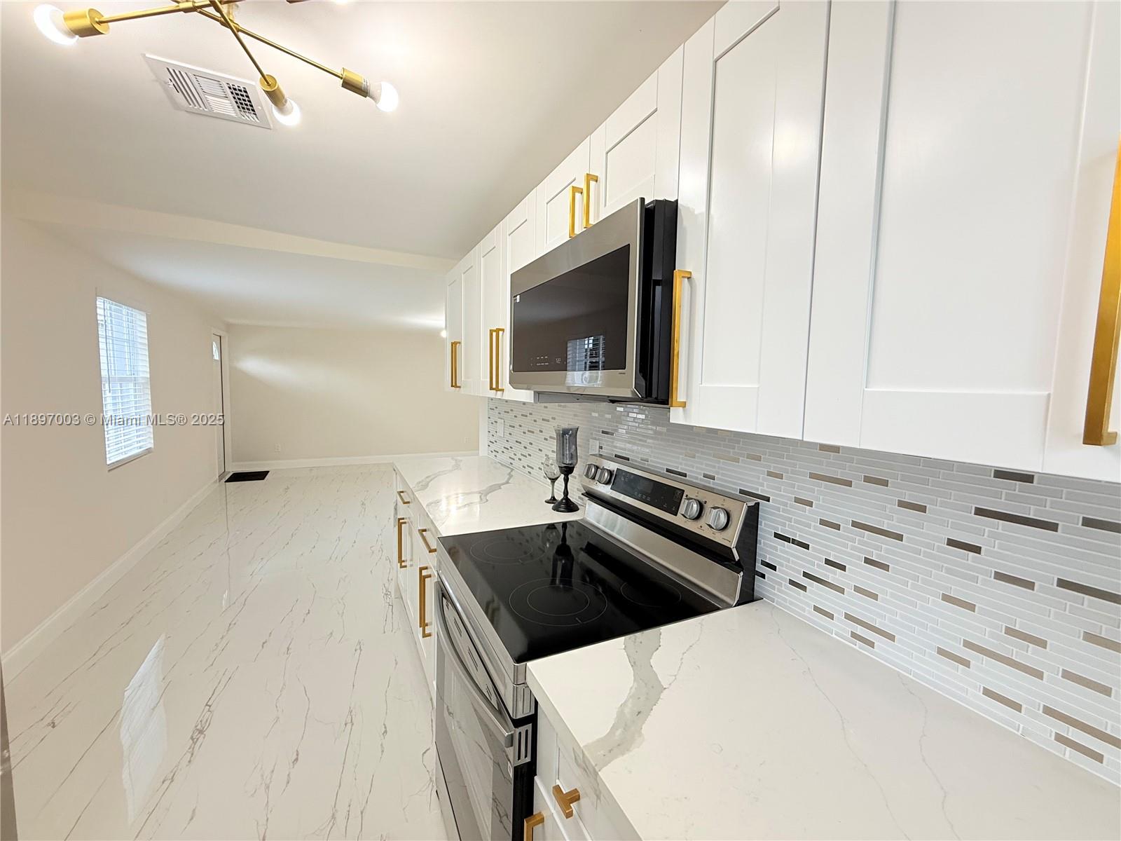 See details / 2022 sq. ft. $ 2025-10-15 0 Photo