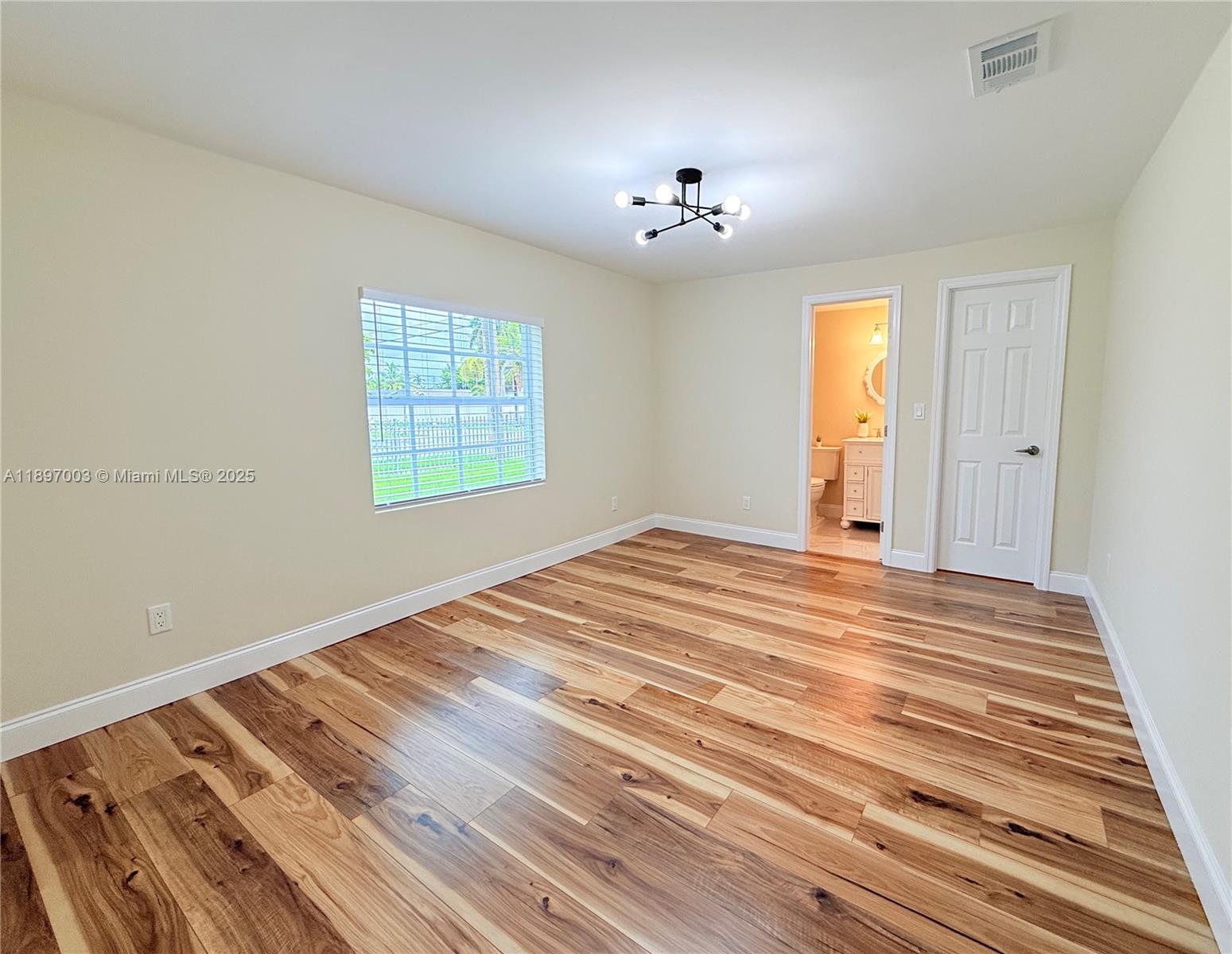See details / 2022 sq. ft. $ 2025-10-15 0 Photo