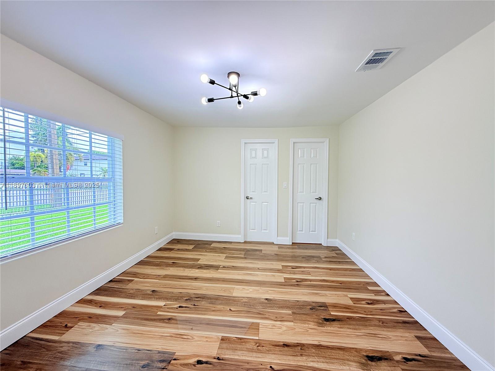 See details / 2022 sq. ft. $ 2025-10-15 0 Photo