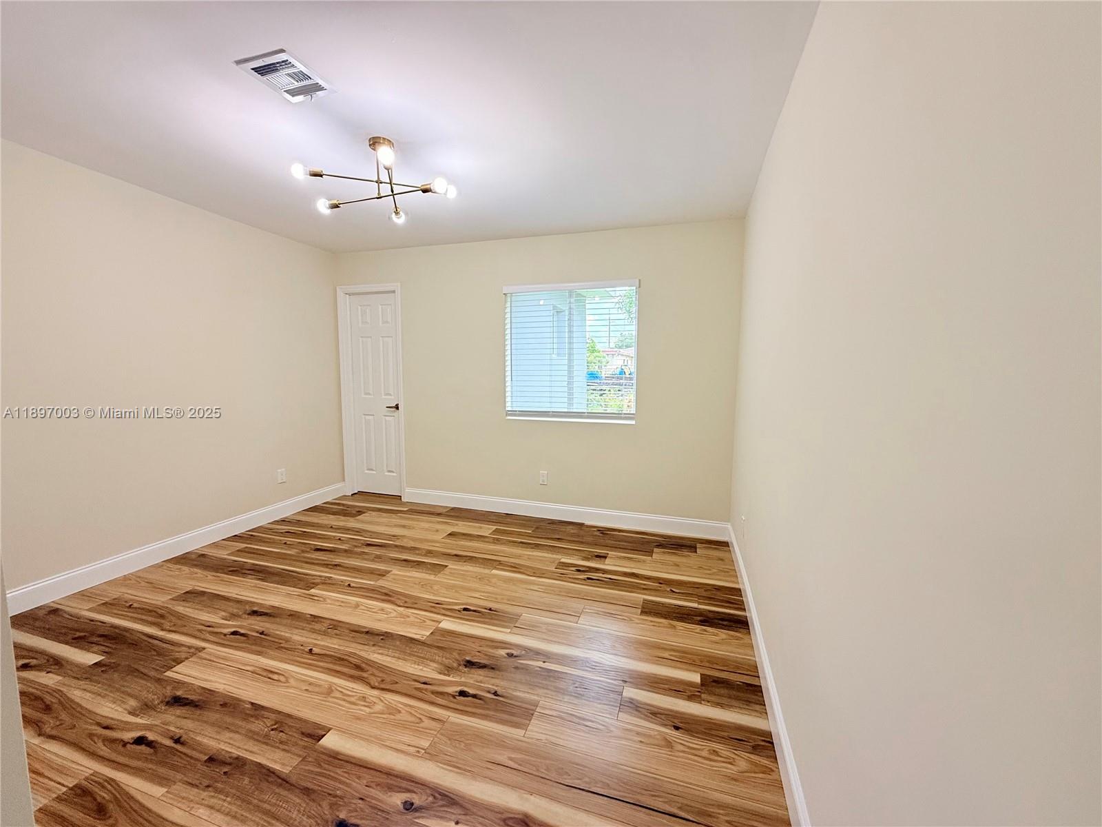 See details / 2022 sq. ft. $ 2025-10-15 0 Photo