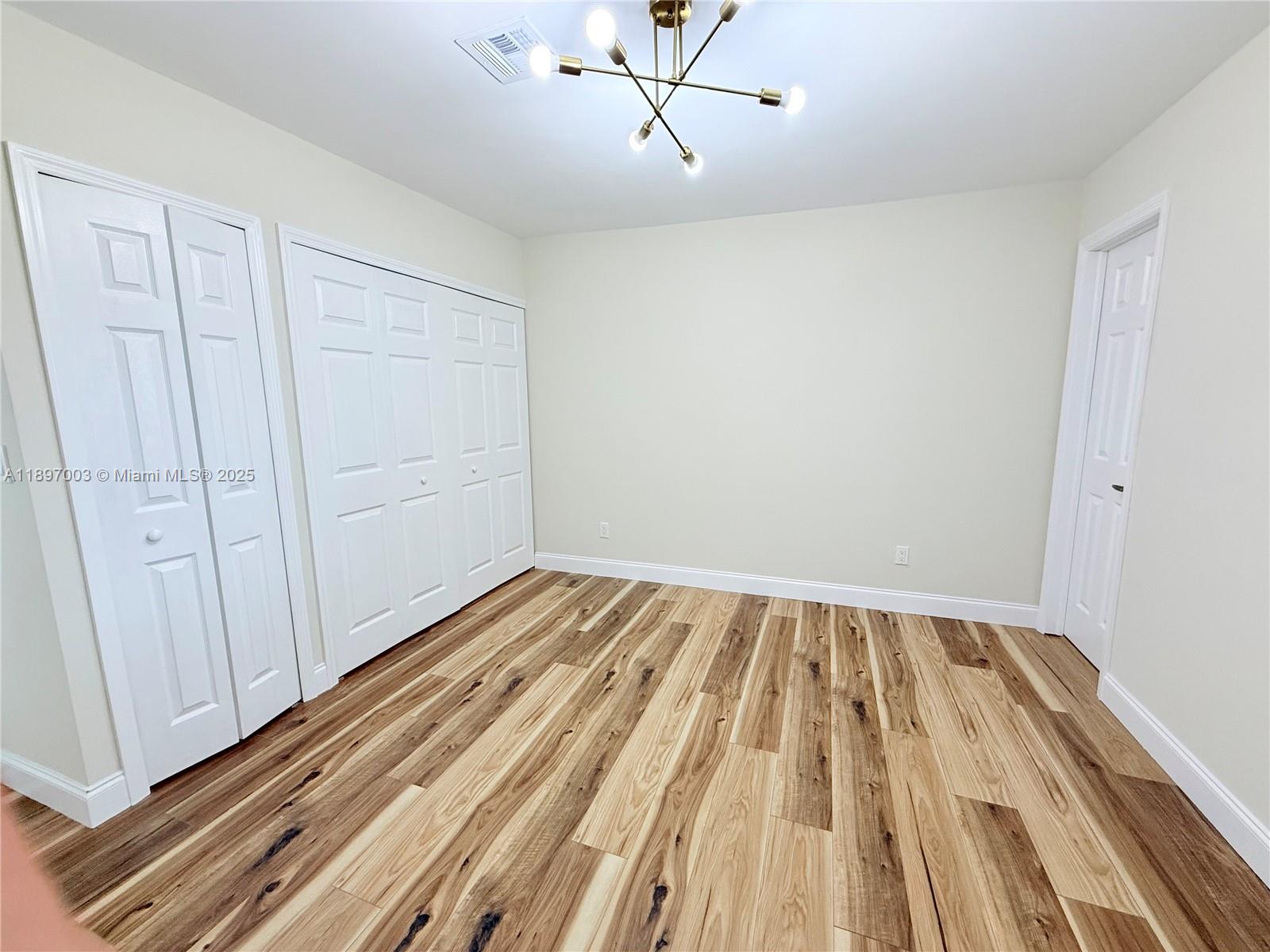 See details / 2022 sq. ft. $ 2025-10-15 0 Photo
