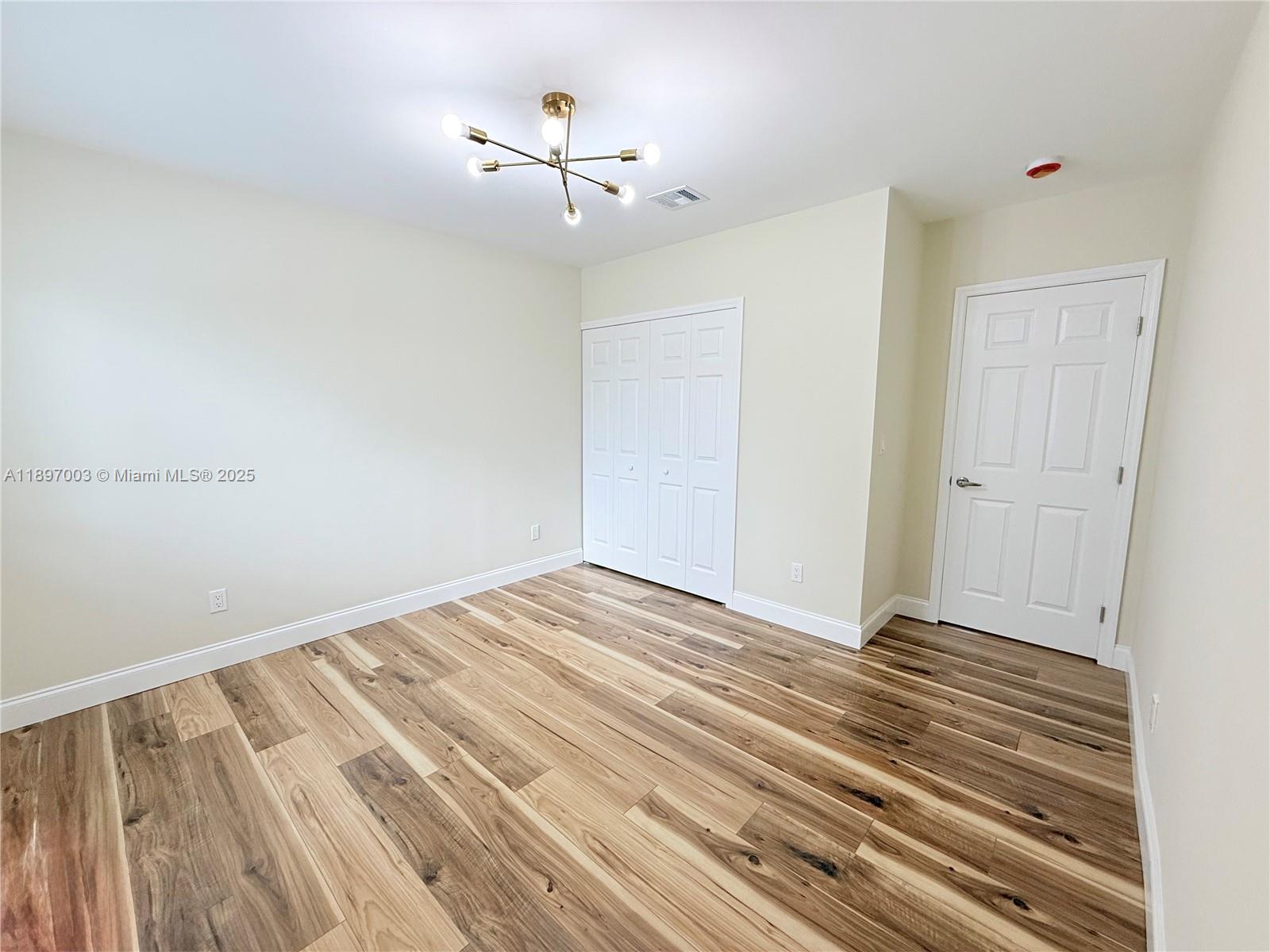 See details / 2022 sq. ft. $ 2025-10-15 0 Photo