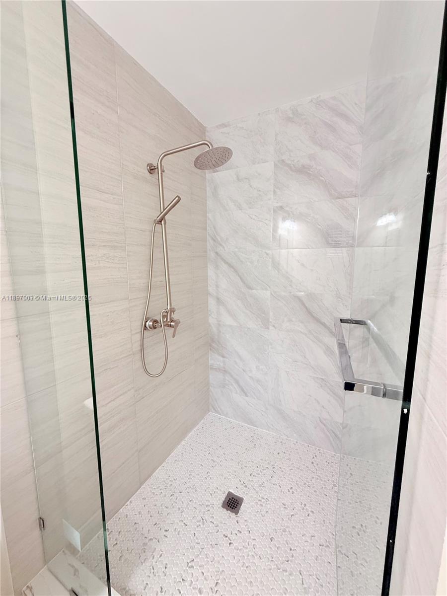 See details / 2022 sq. ft. $ 2025-10-15 0 Photo