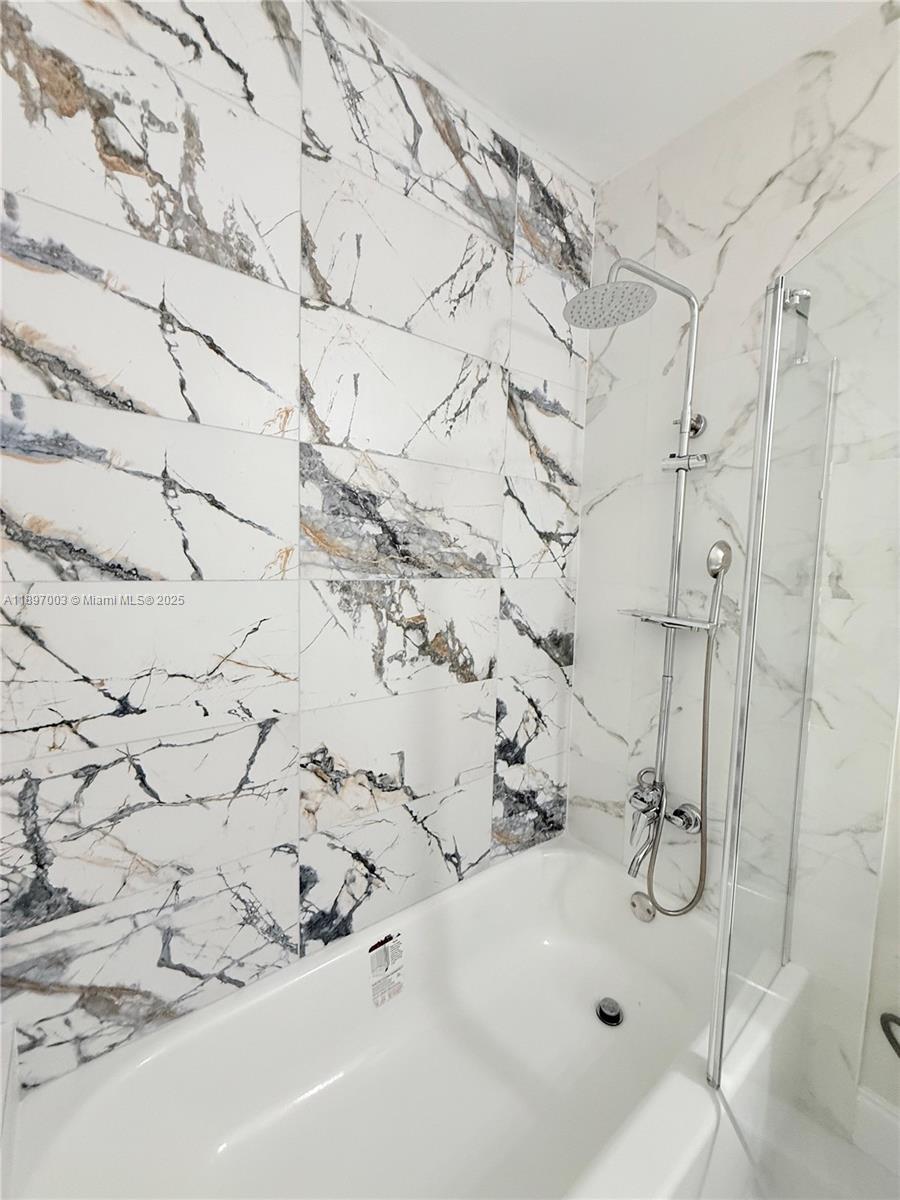 See details / 2022 sq. ft. $ 2025-10-15 0 Photo
