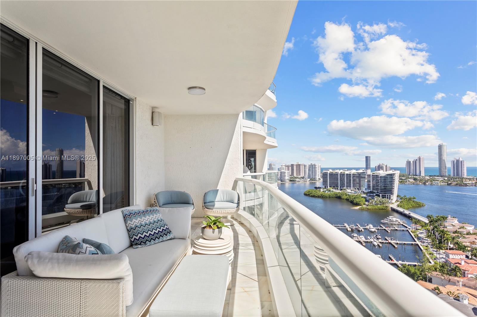 See details 2507 3 / 4 2840 sq. ft. $ 2025-10-15 0 Photo