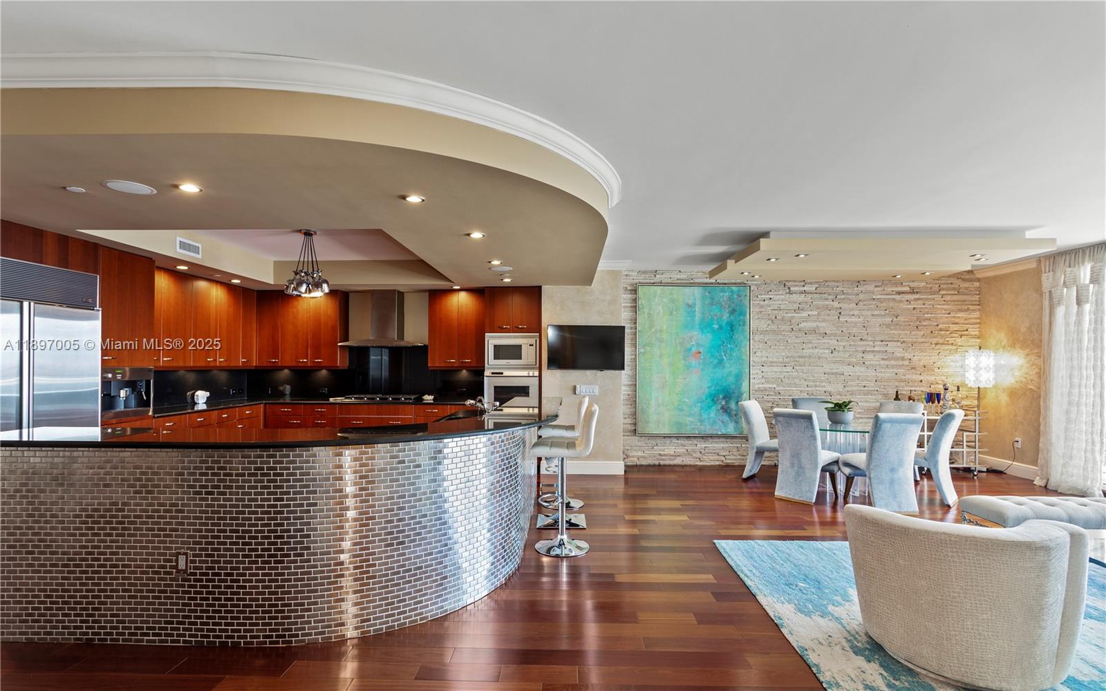 See details 2507 3 / 4 2840 sq. ft. $ 2025-10-15 0 Photo