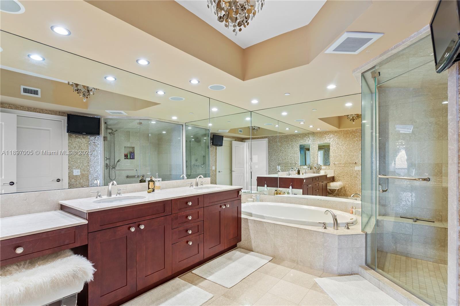 See details 2507 3 / 4 2840 sq. ft. $ 2025-10-15 0 Photo