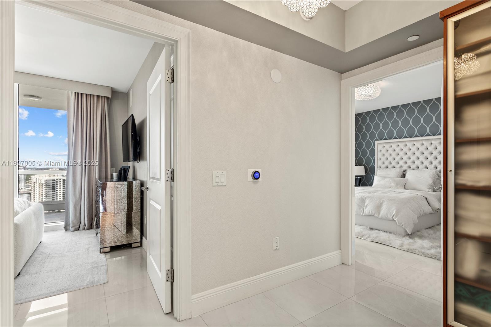 See details 2507 3 / 4 2840 sq. ft. $ 2025-10-15 0 Photo