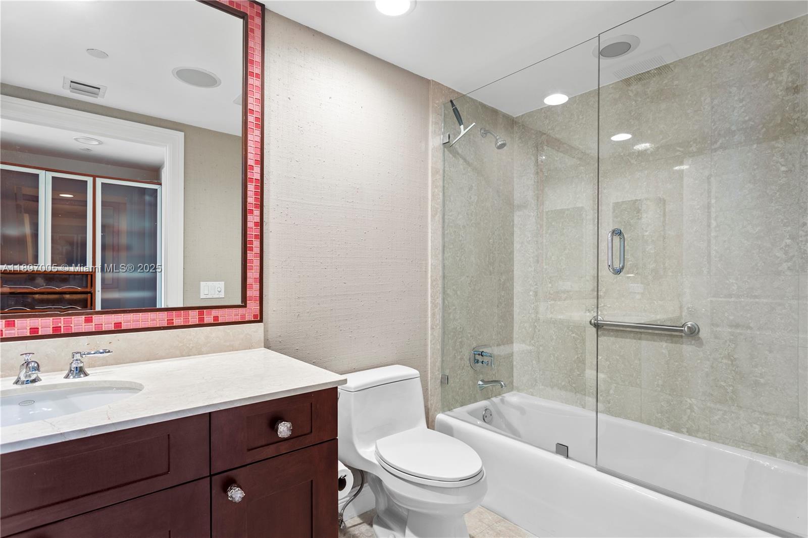 See details 2507 3 / 4 2840 sq. ft. $ 2025-10-15 0 Photo