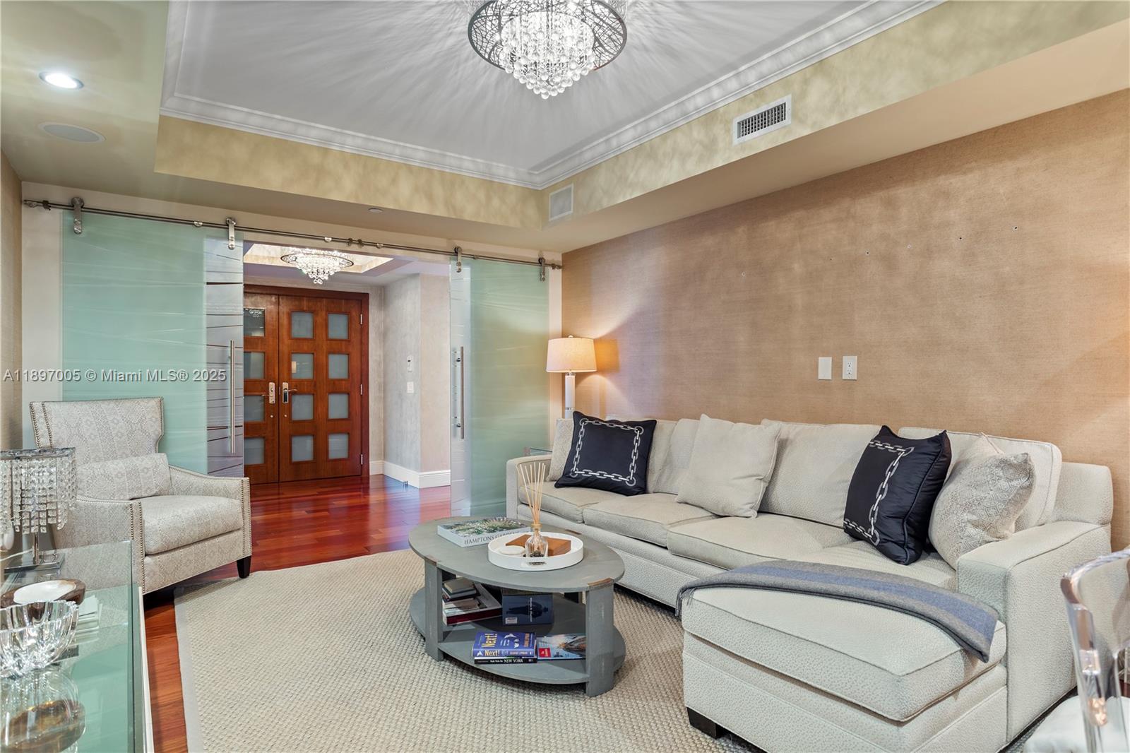 See details 2507 3 / 4 2840 sq. ft. $ 2025-10-15 0 Photo