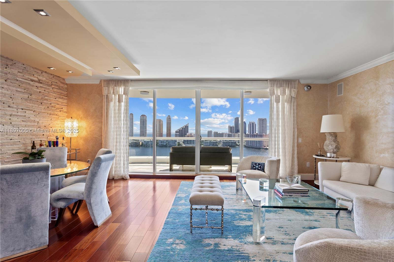 See details 2507 3 / 4 2840 sq. ft. $ 2025-10-15 0 Photo