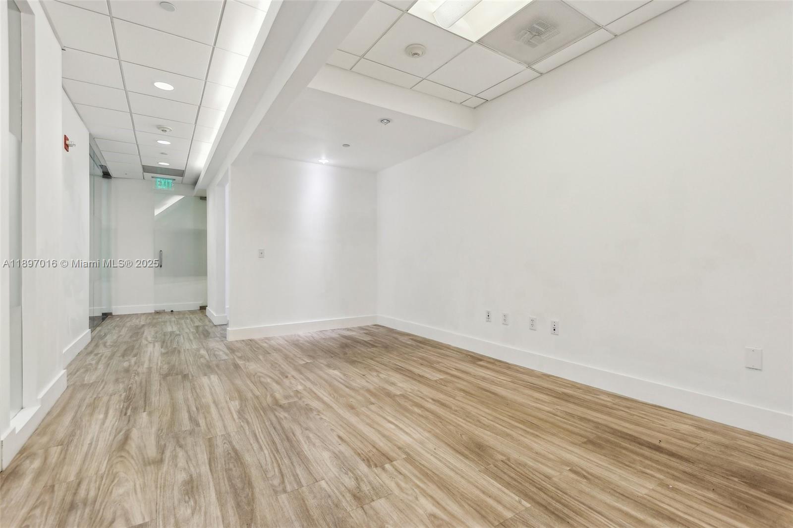 520A-D  /   кв.футов $ 2025-10-15 0 Фото