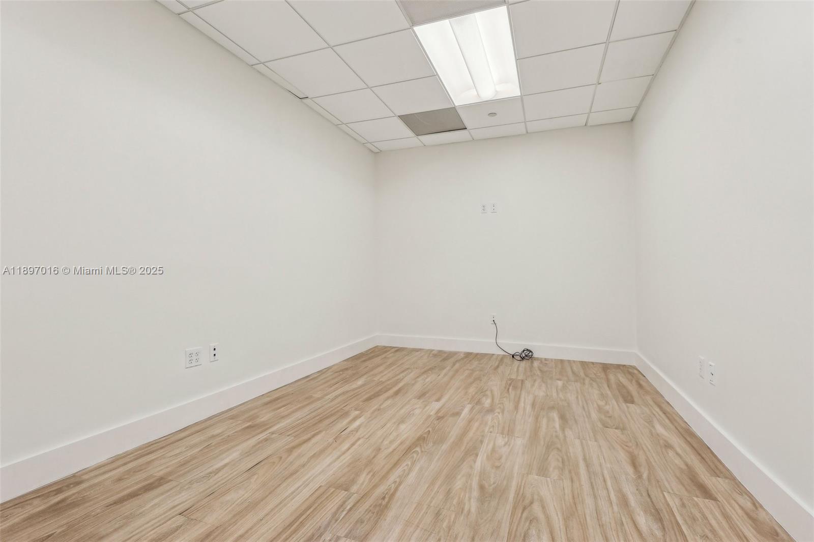 520A-D  /   кв.футов $ 2025-10-15 0 Фото