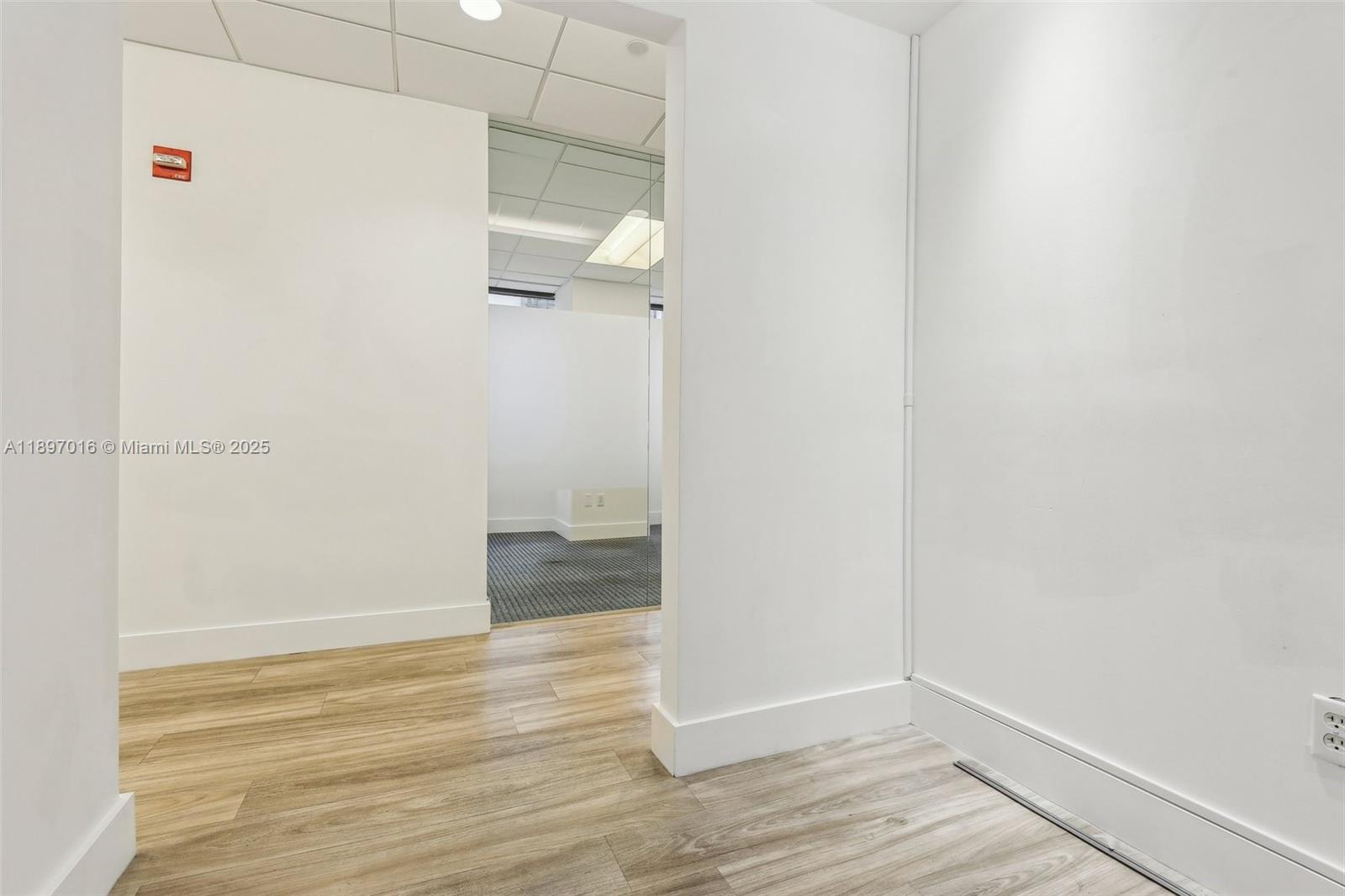 520A-D  /   кв.футов $ 2025-10-15 0 Фото