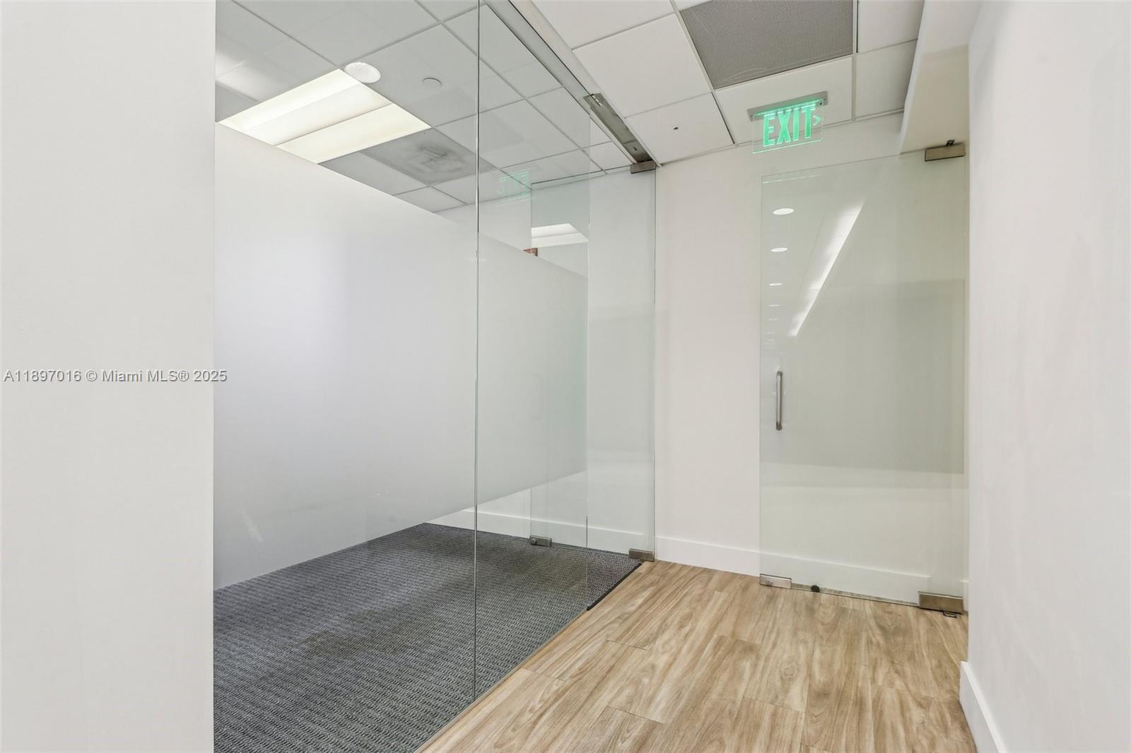 520A-D  /   кв.футов $ 2025-10-15 0 Фото