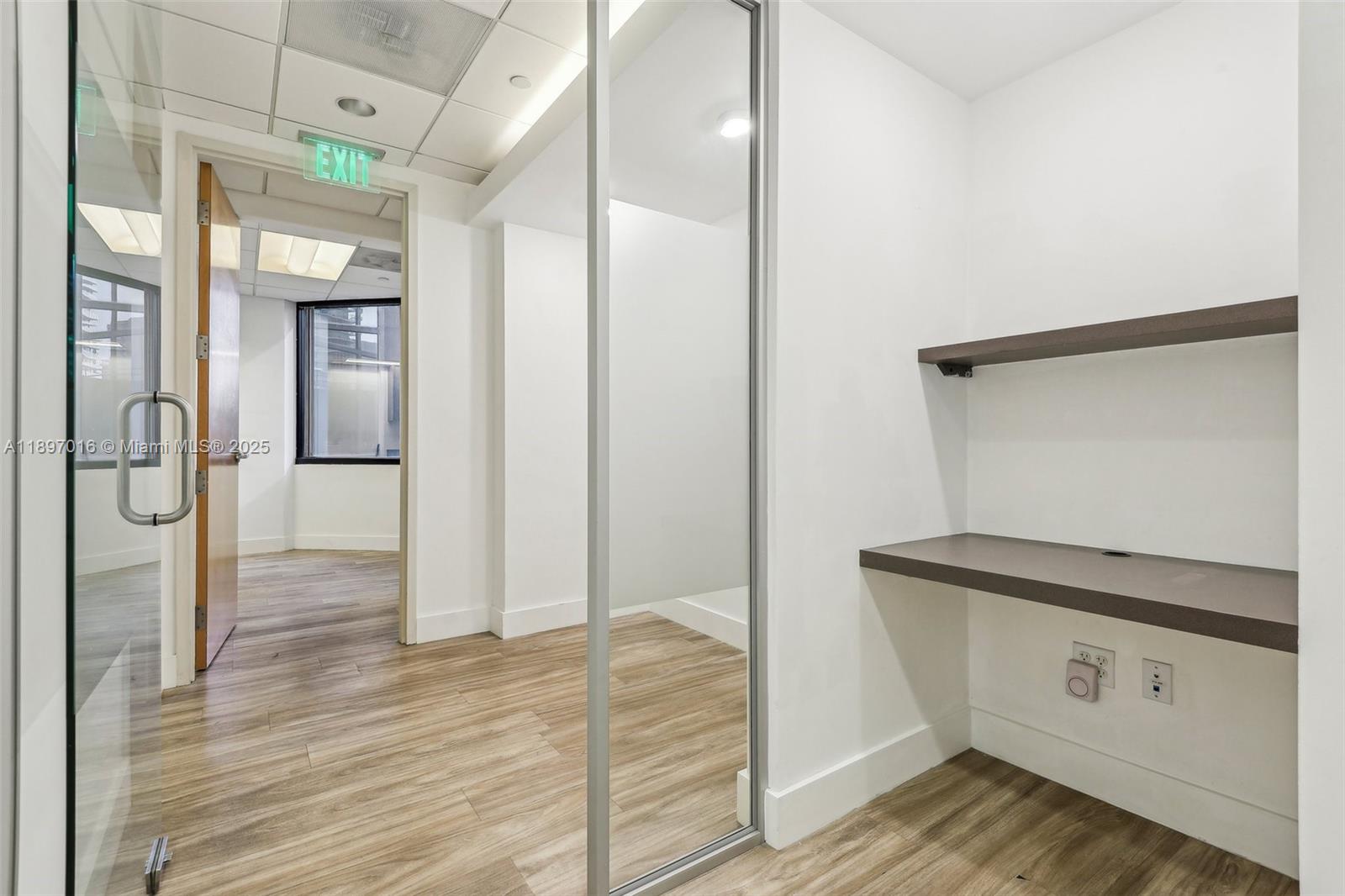 520A-D  /   кв.футов $ 2025-10-15 0 Фото