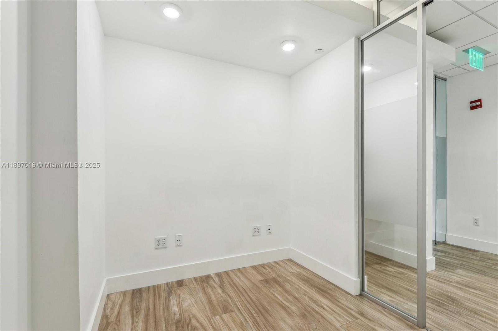 520A-D  /   кв.футов $ 2025-10-15 0 Фото