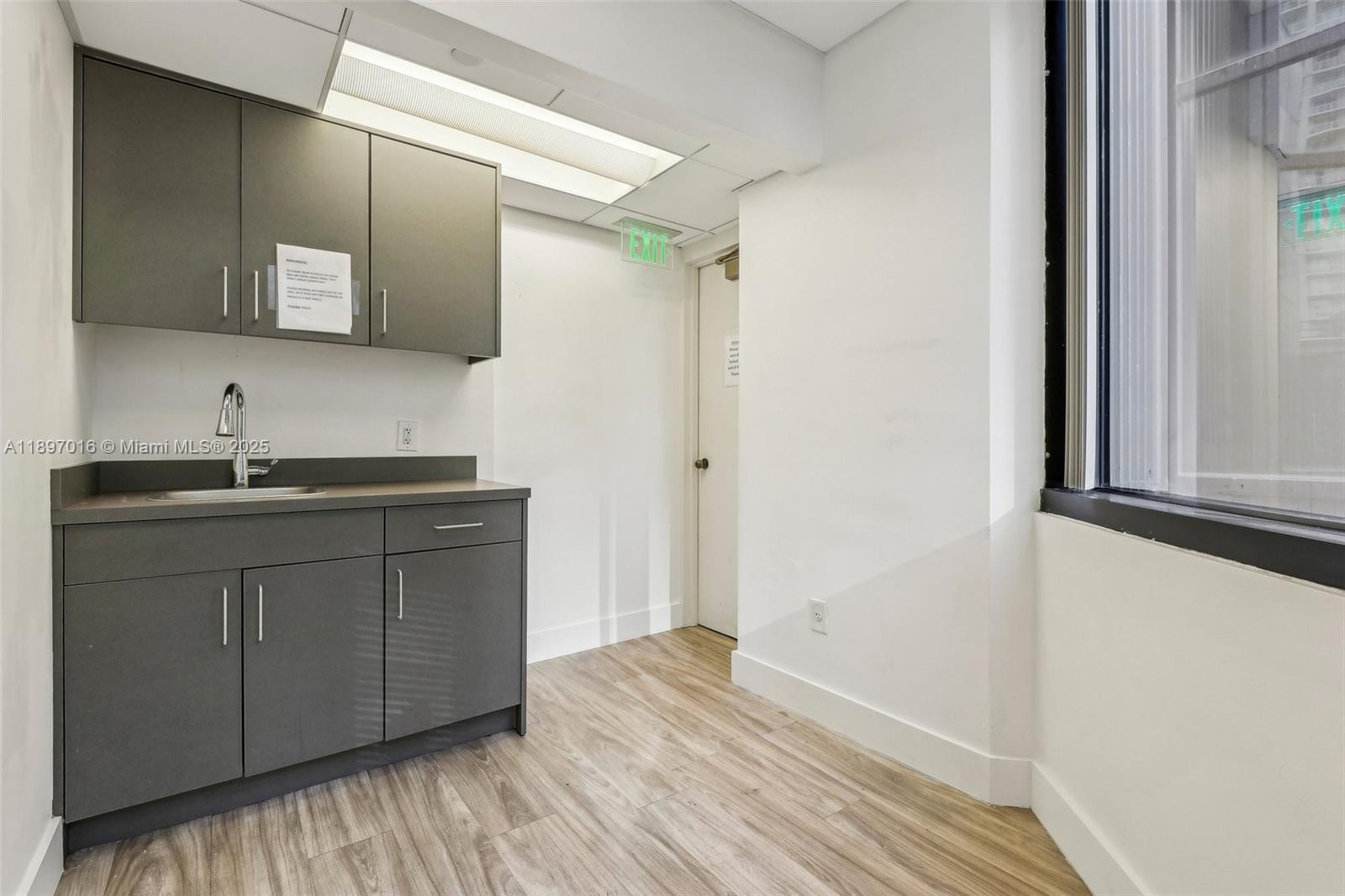 520A-D  /   кв.футов $ 2025-10-15 0 Фото