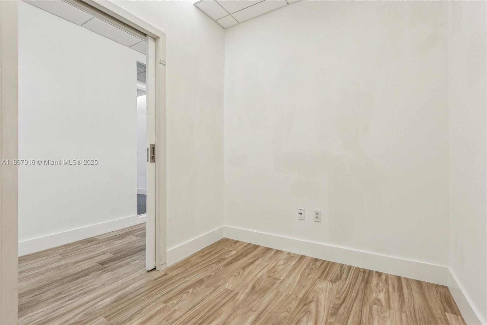 520A-D  /   кв.футов $ 2025-10-15 0 Фото