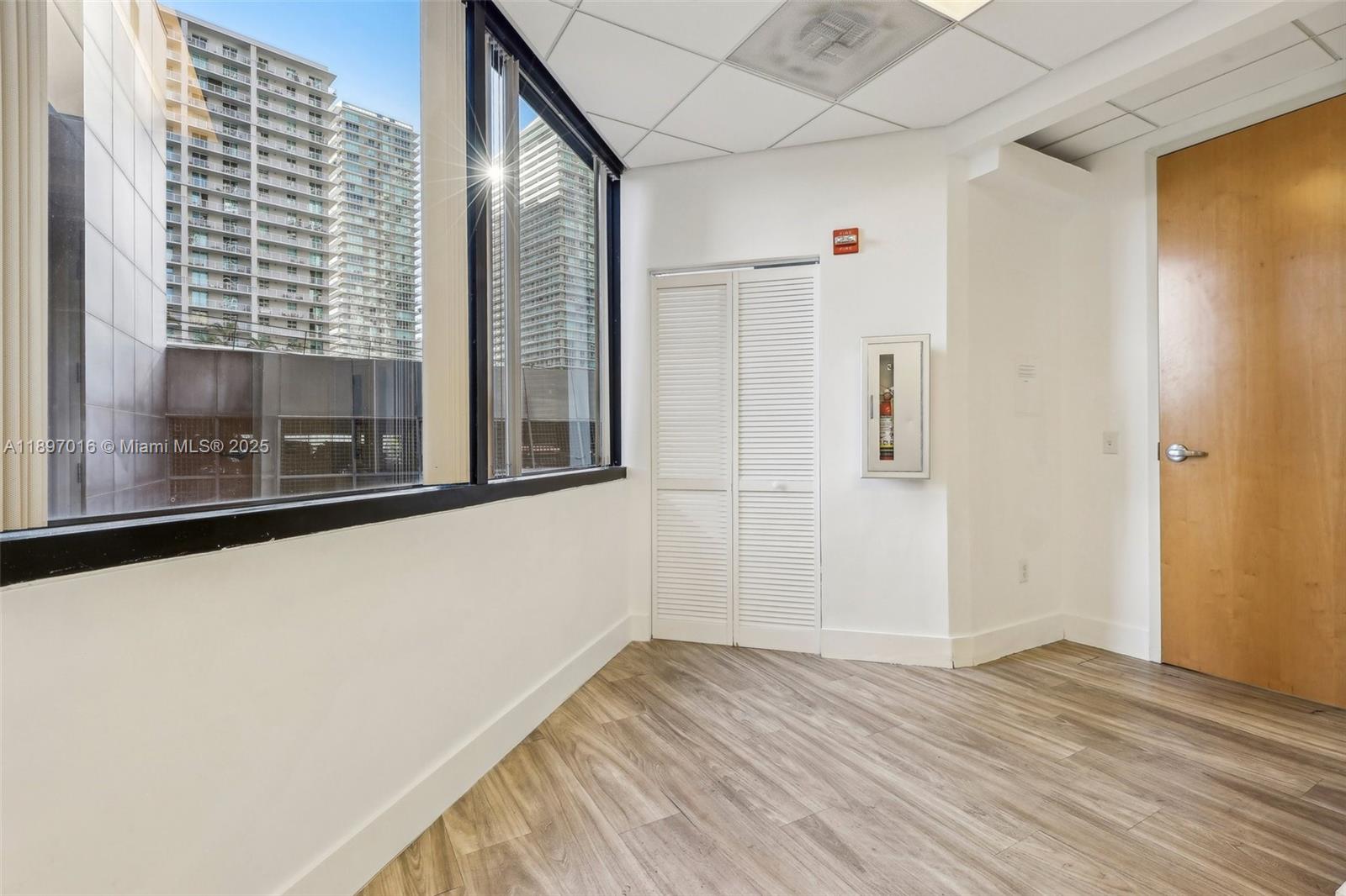 520A-D  /   кв.футов $ 2025-10-15 0 Фото