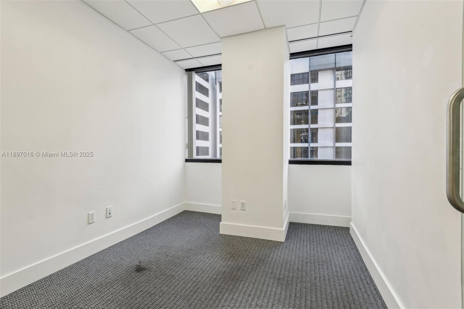 520A-D  /   кв.футов $ 2025-10-15 0 Фото