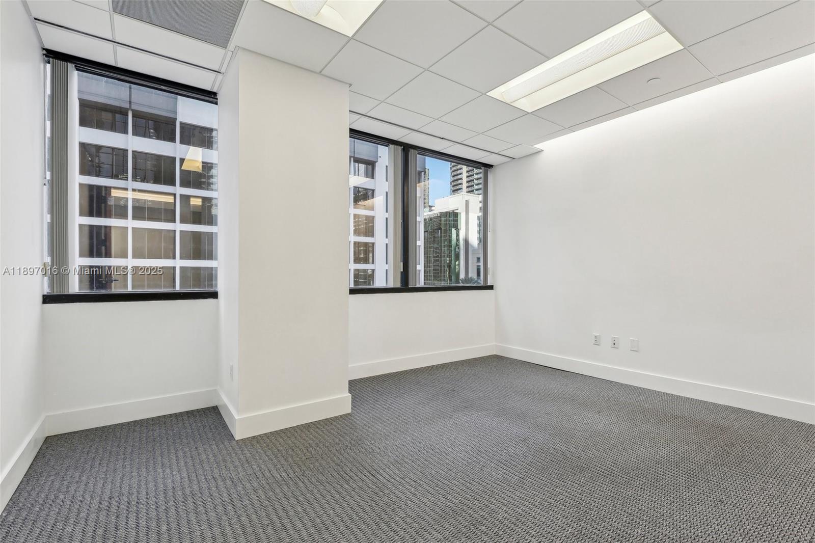 520A-D  /   кв.футов $ 2025-10-15 0 Фото