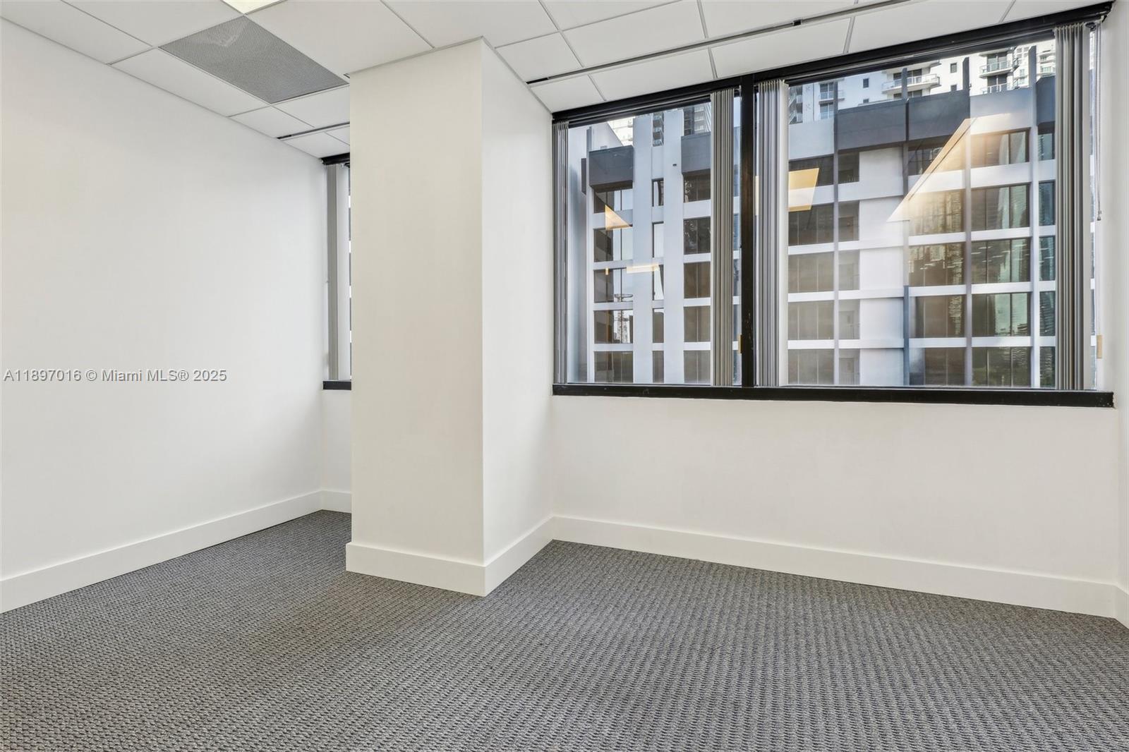 520A-D  /   кв.футов $ 2025-10-15 0 Фото