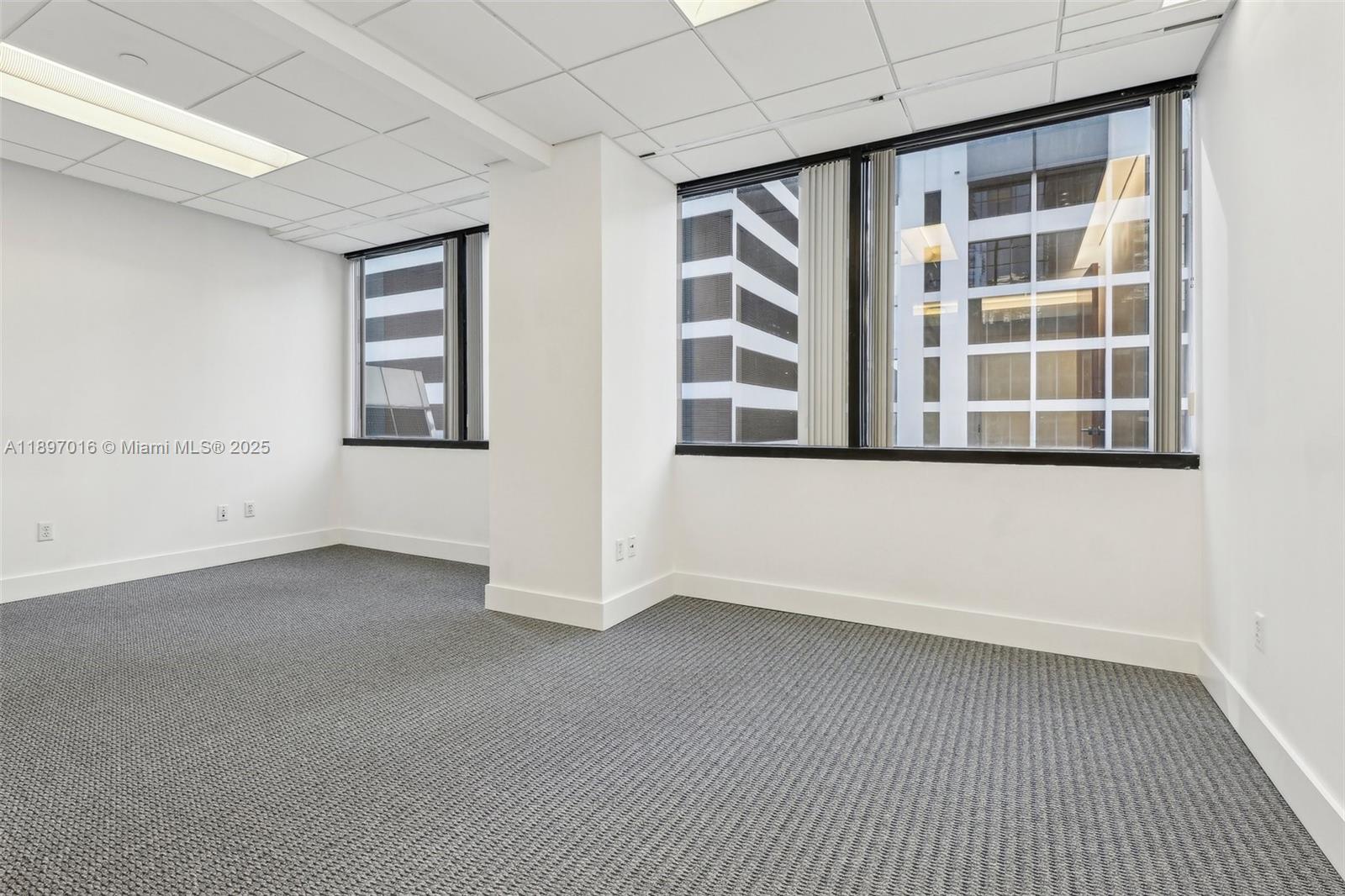 520A-D  /   кв.футов $ 2025-10-15 0 Фото