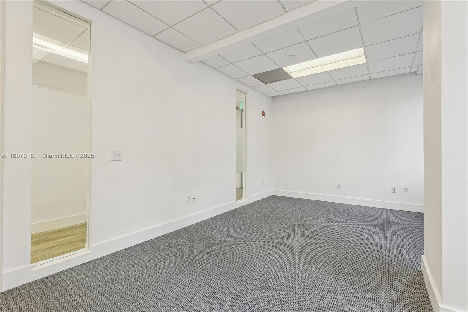 520A-D  /   кв.футов $ 2025-10-15 0 Фото