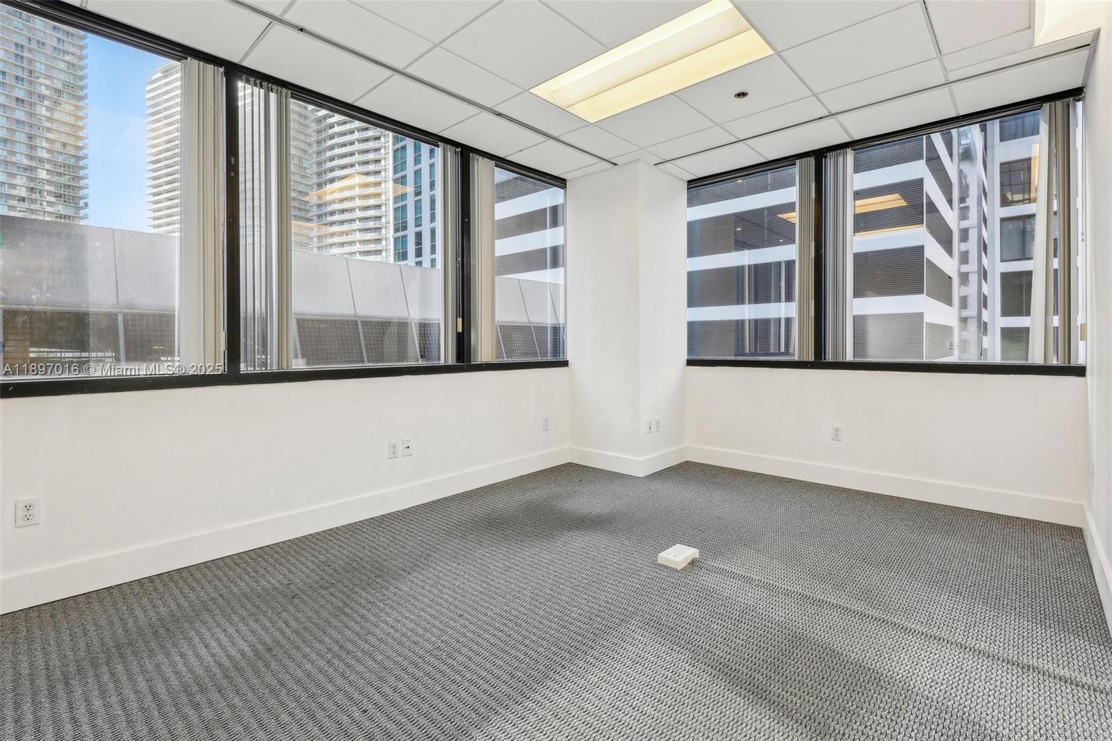 520A-D  /   кв.футов $ 2025-10-15 0 Фото