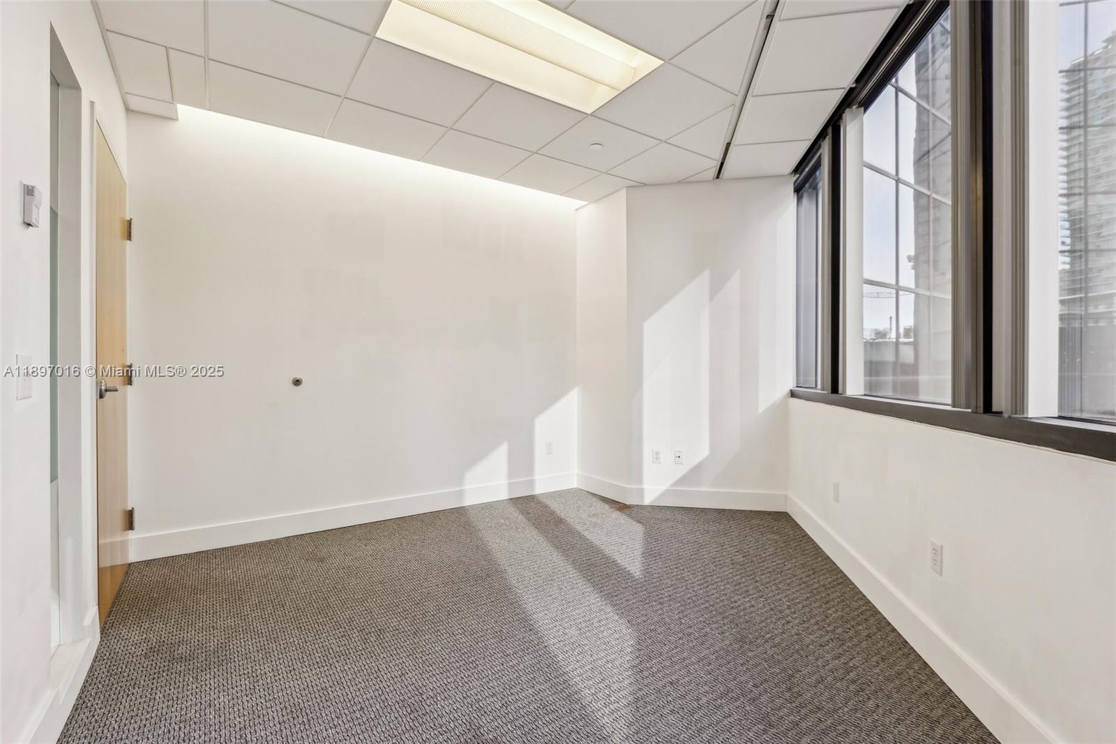 520A-D  /   кв.футов $ 2025-10-15 0 Фото