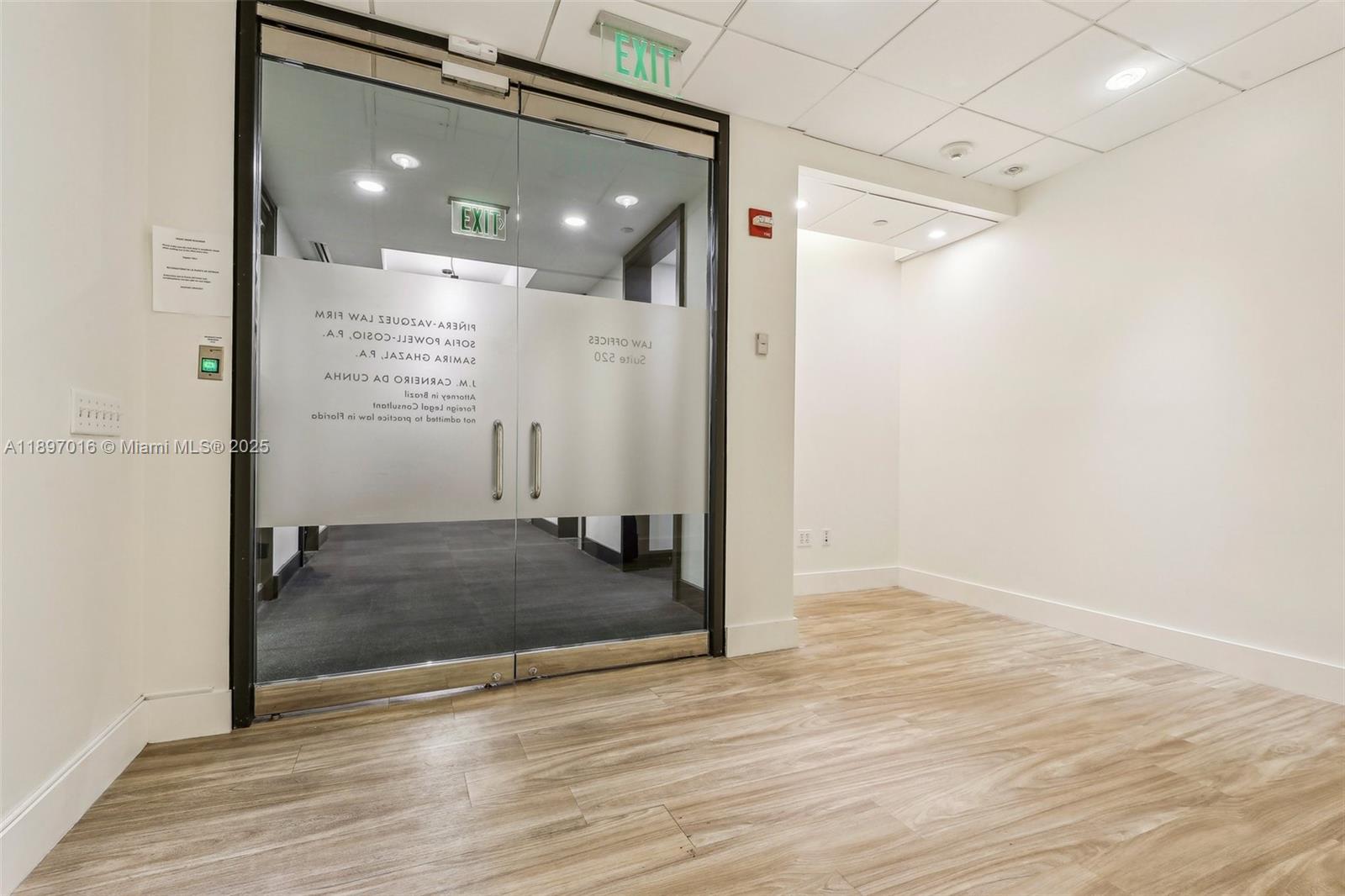 520A-D  /   кв.футов $ 2025-10-15 0 Фото