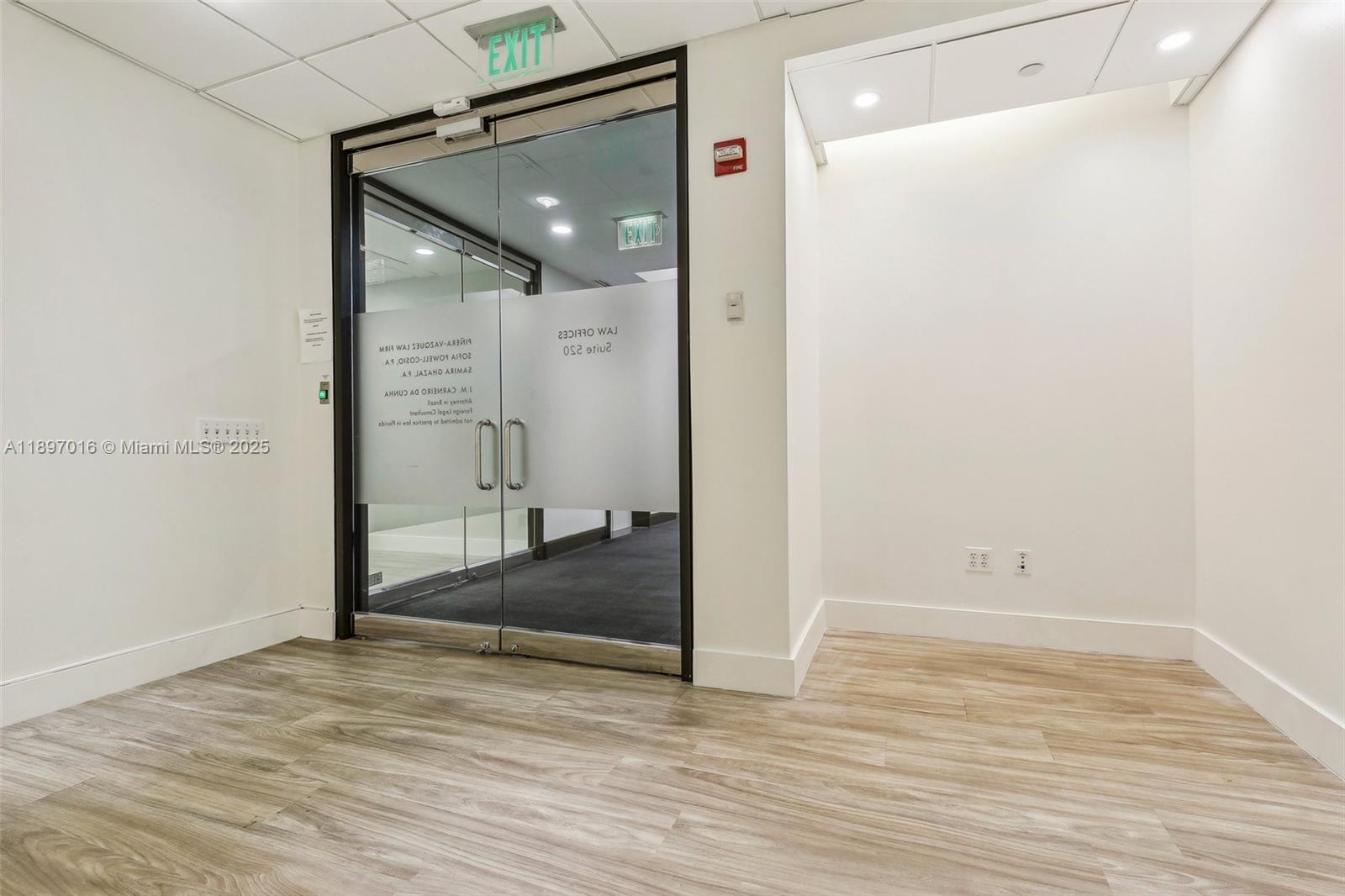 520A-D  /   кв.футов $ 2025-10-15 0 Фото