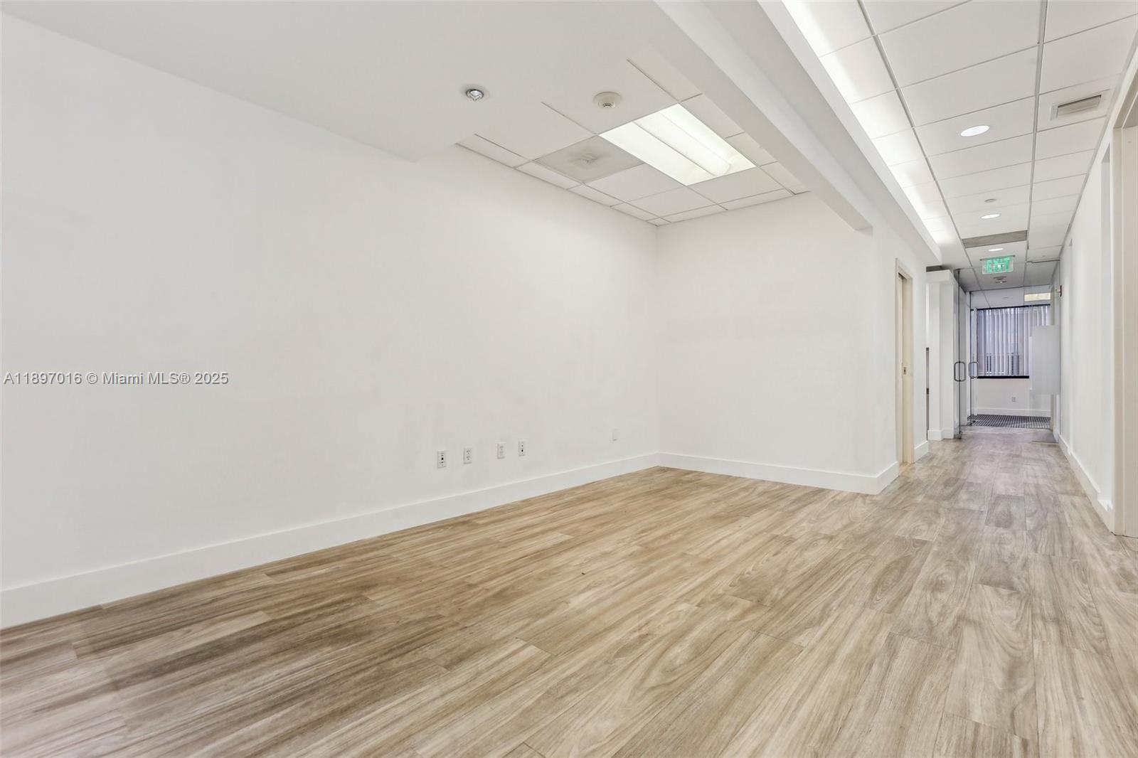 520A-D  /   кв.футов $ 2025-10-15 0 Фото