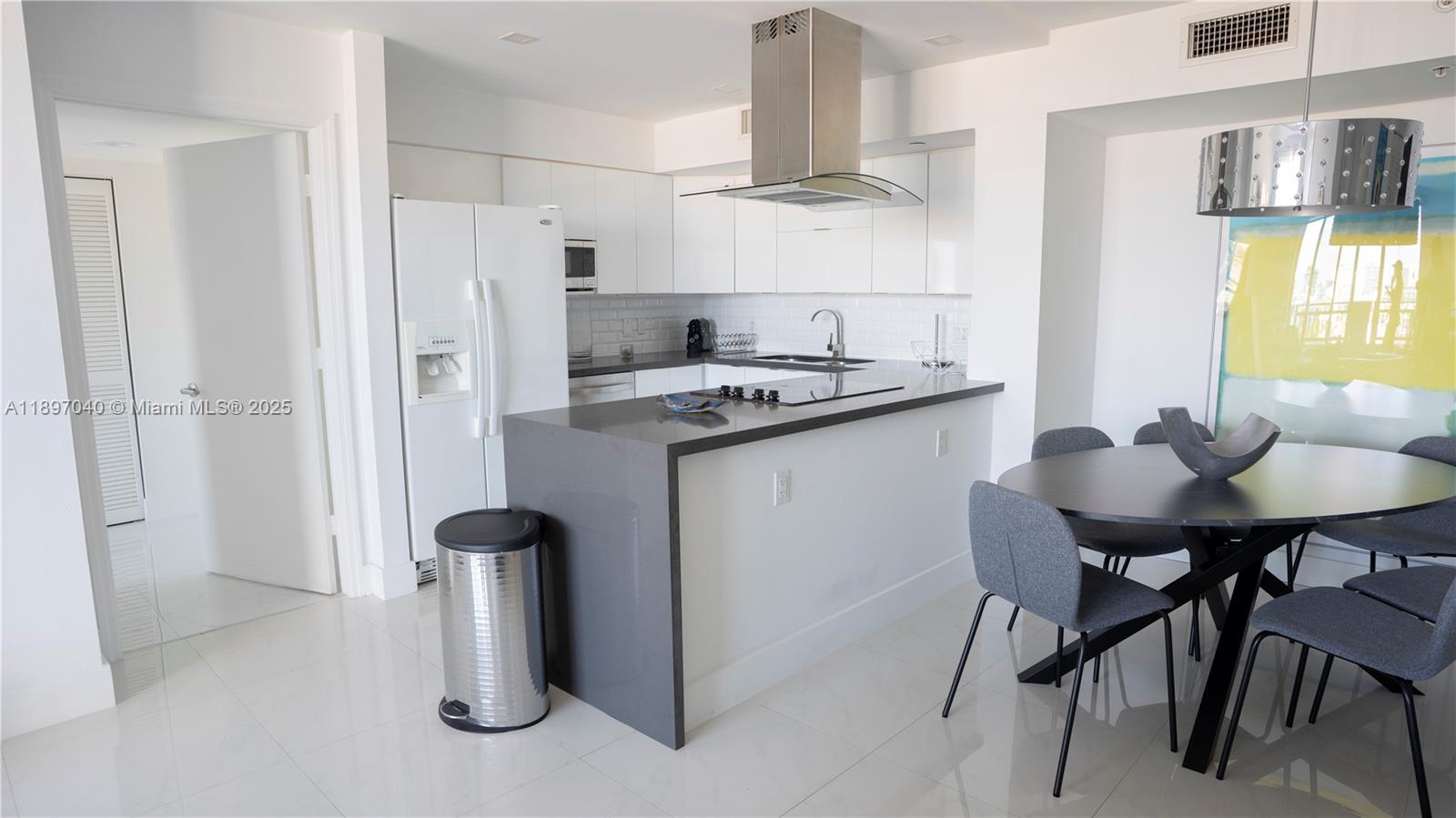 See details 90 2 / 2 1080 sq. ft. $ 2025-10-16 0 Photo