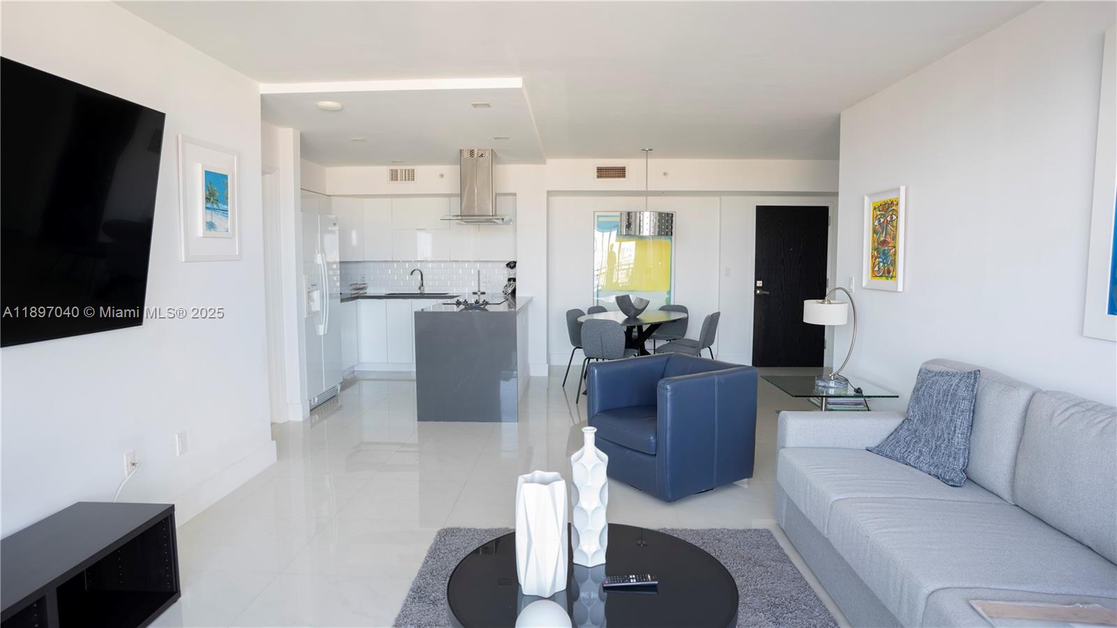 See details 90 2 / 2 1080 sq. ft. $ 2025-10-16 0 Photo