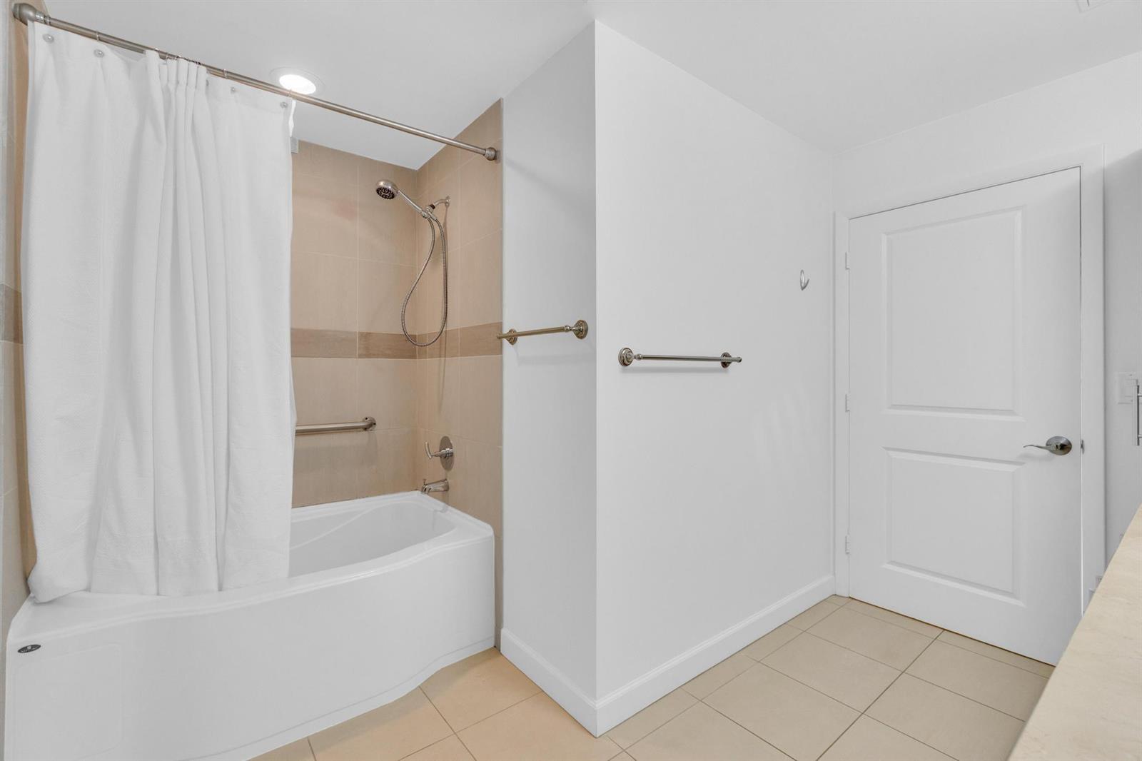 Photo of 1945 Ocean #502, Hallandale Beach, Florida, 33009 - Photo 20