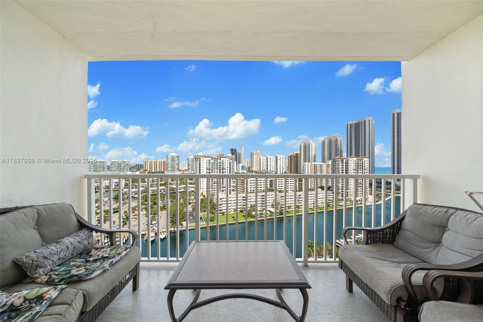 Ver detalles 1707 2 / 2 1350 sq. ft. $ 2025-10-16 0 foto