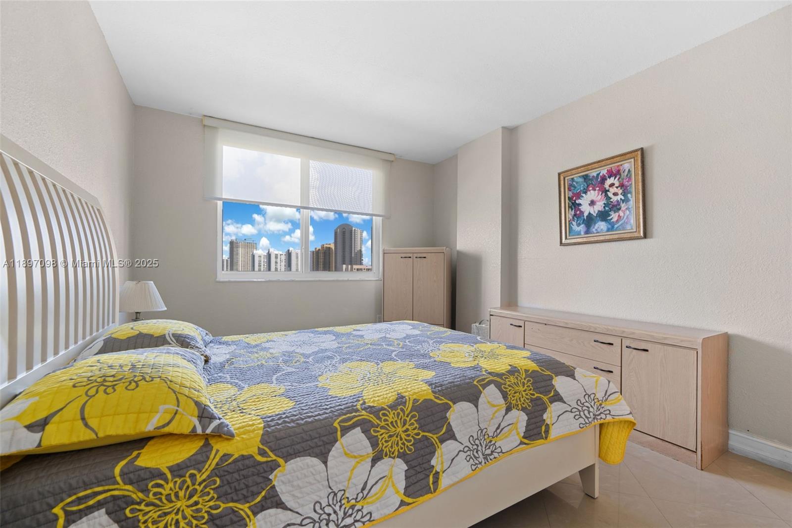 Ver detalles 1707 2 / 2 1350 sq. ft. $ 2025-10-16 0 foto